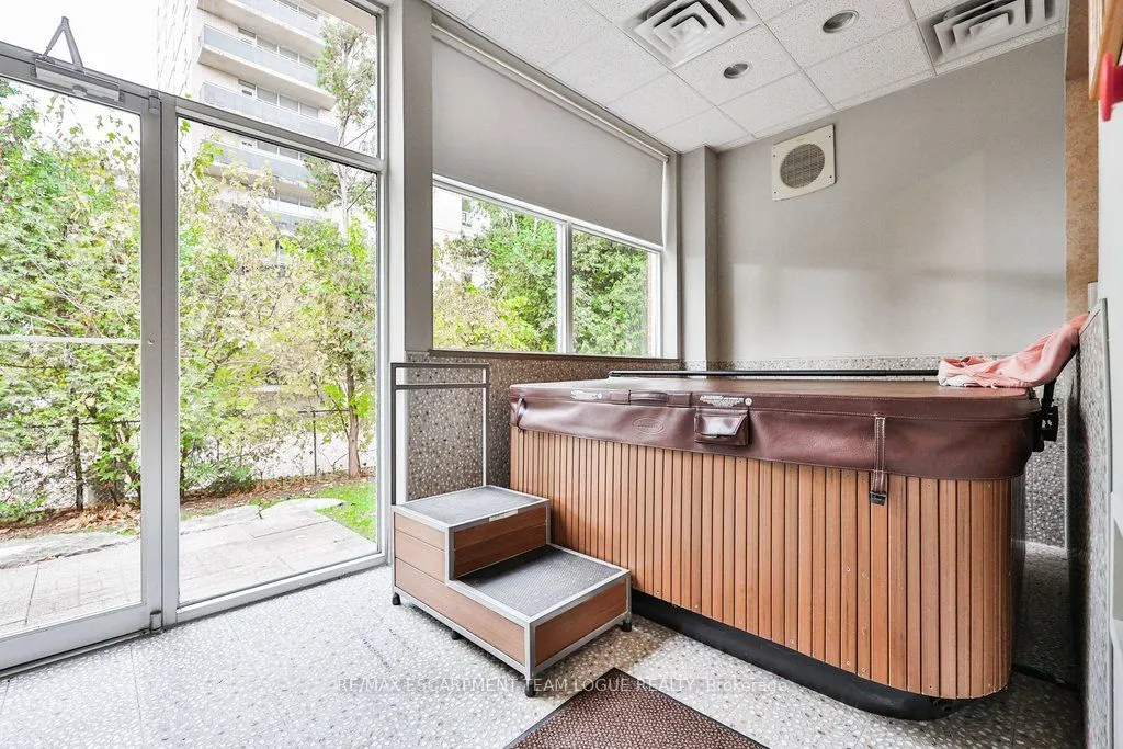 5188 Lakeshore Road #409
