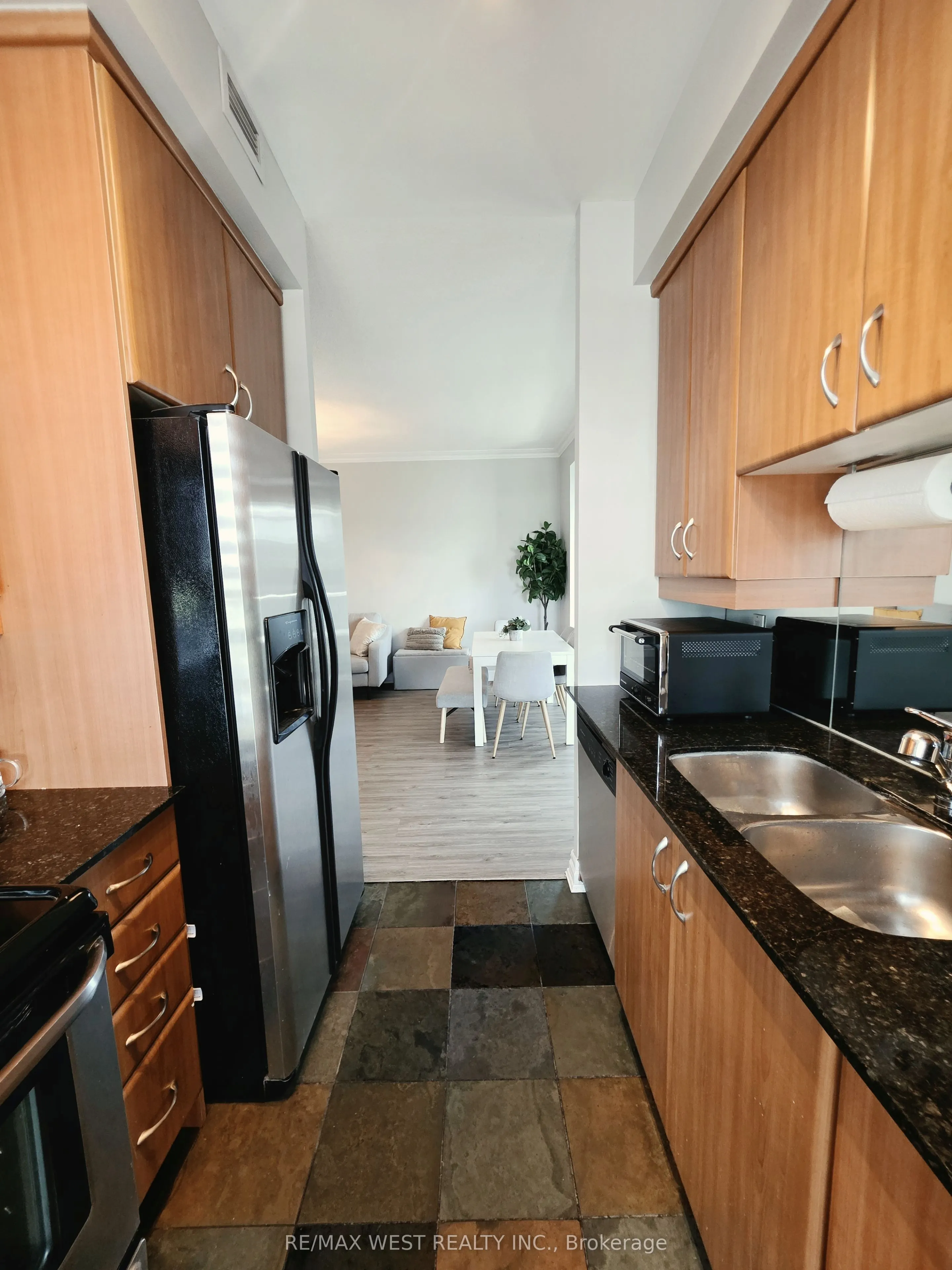 2083 Lake Shore Boulevard #914