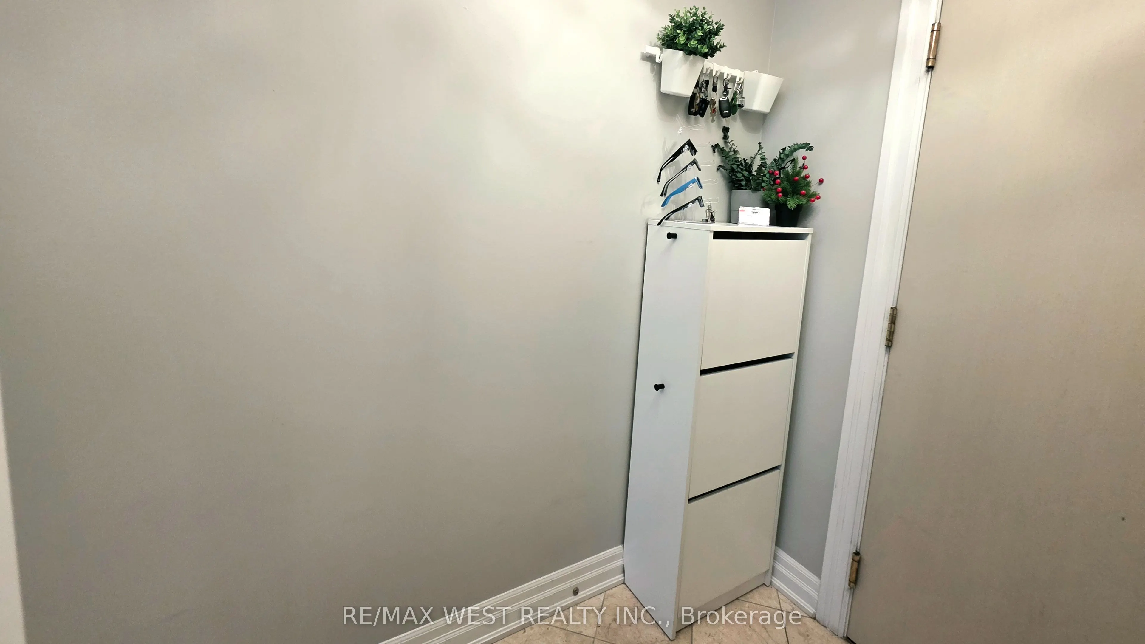 2083 Lake Shore Boulevard #914