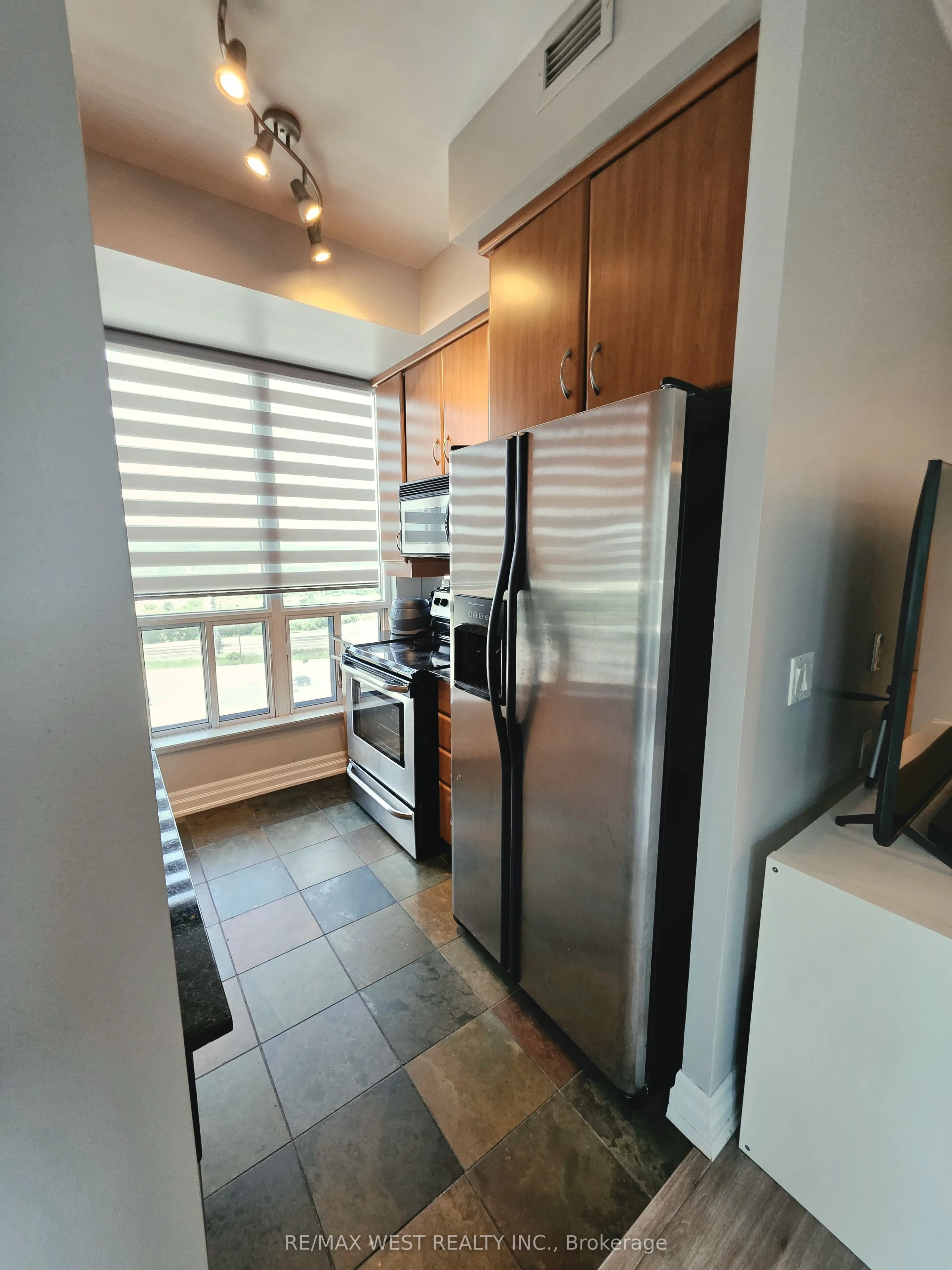 2083 Lake Shore Boulevard #914