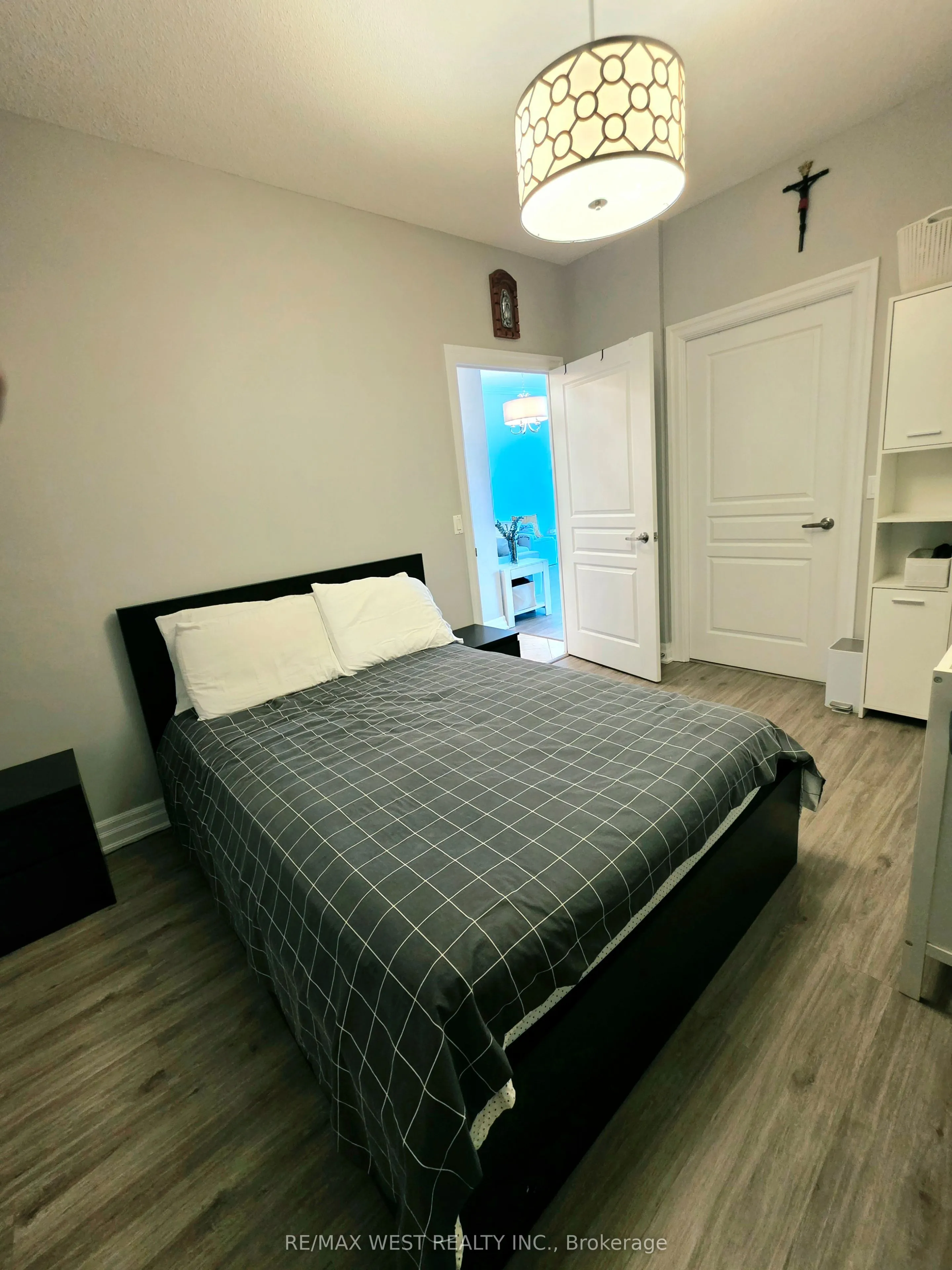 2083 Lake Shore Boulevard #914