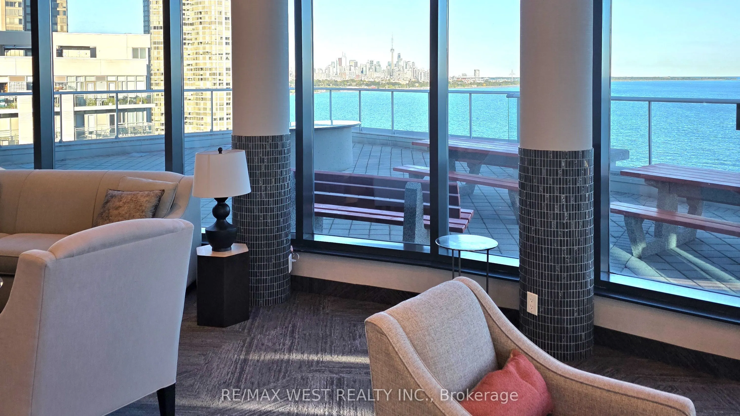 2083 Lake Shore Boulevard #914
