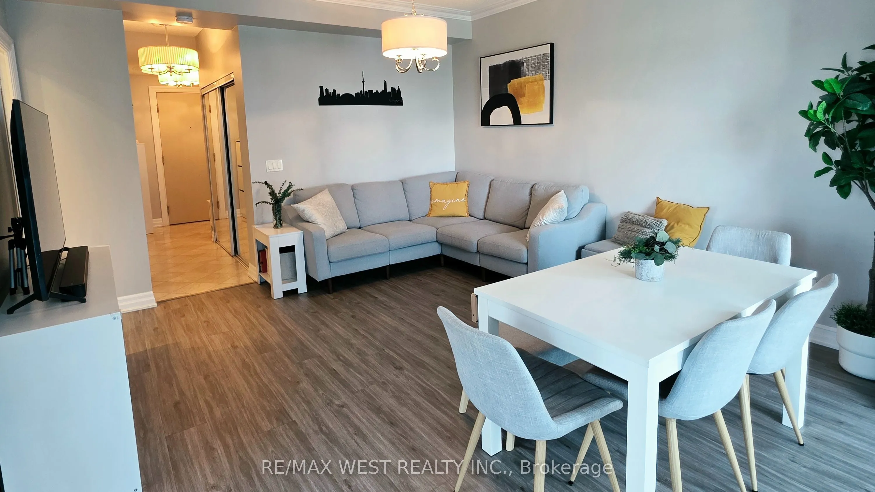 2083 Lake Shore Boulevard #914