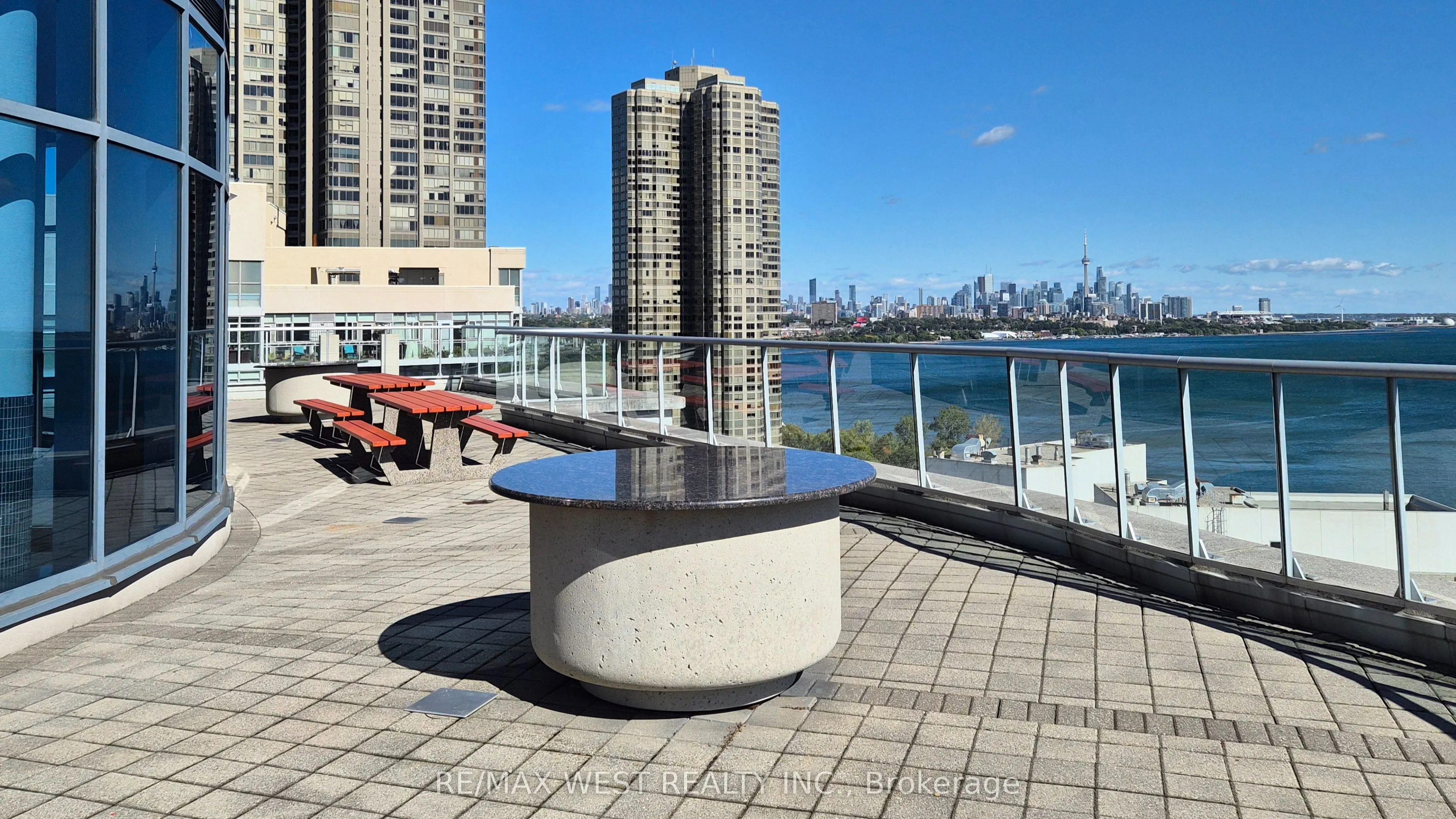 2083 Lake Shore Boulevard #914