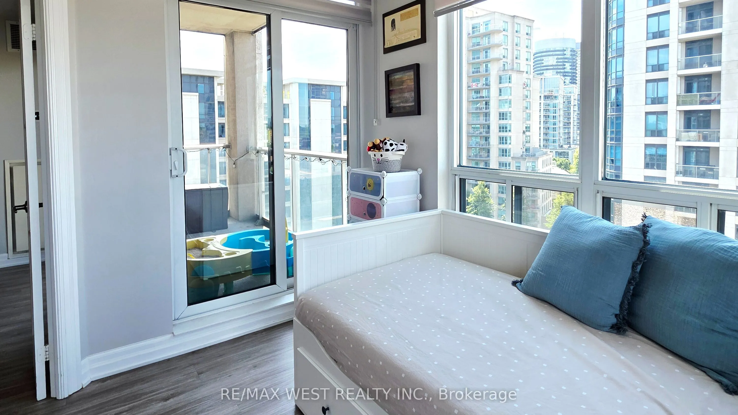 2083 Lake Shore Boulevard #914
