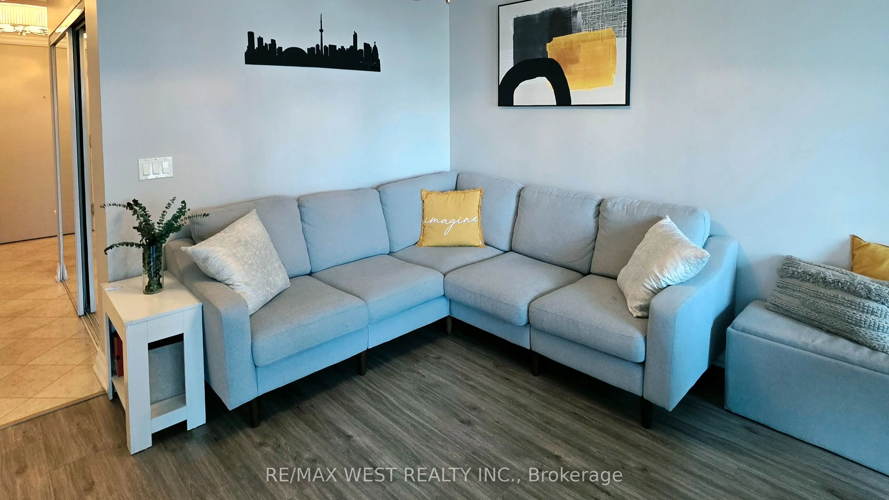 2083 Lake Shore Boulevard #914