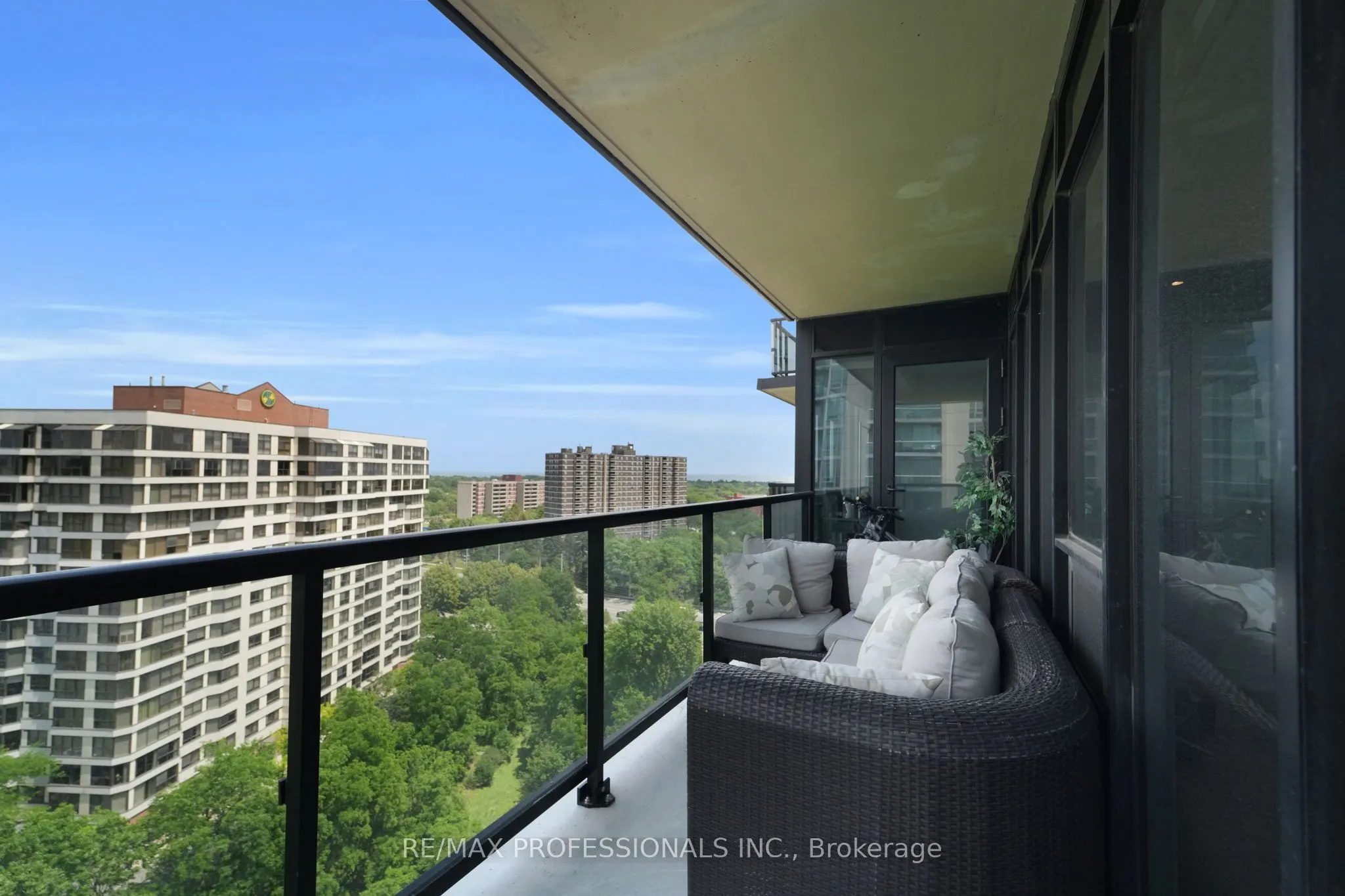 1035 Southdown Road #1402