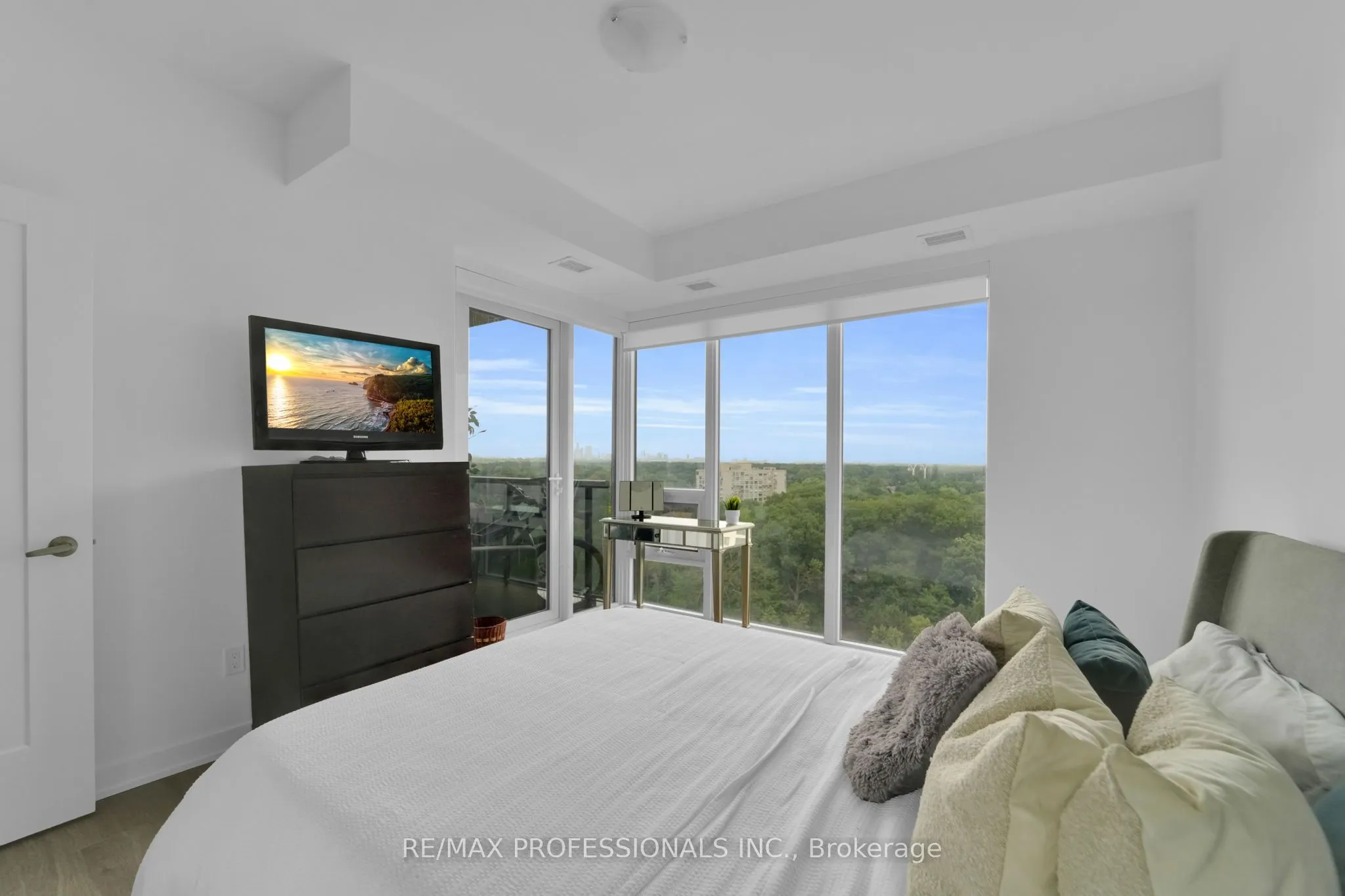 1035 Southdown Road #1402