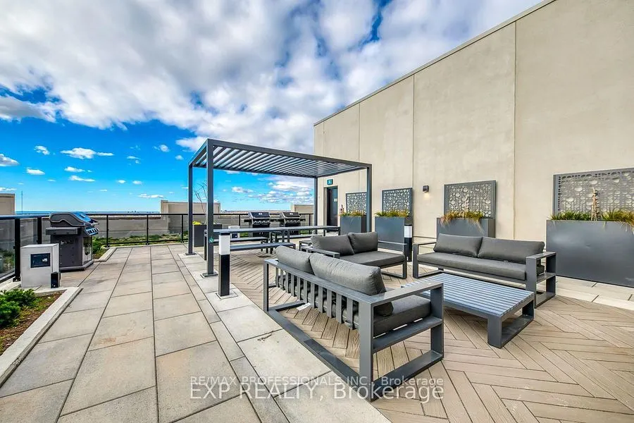 1035 Southdown Road #1402