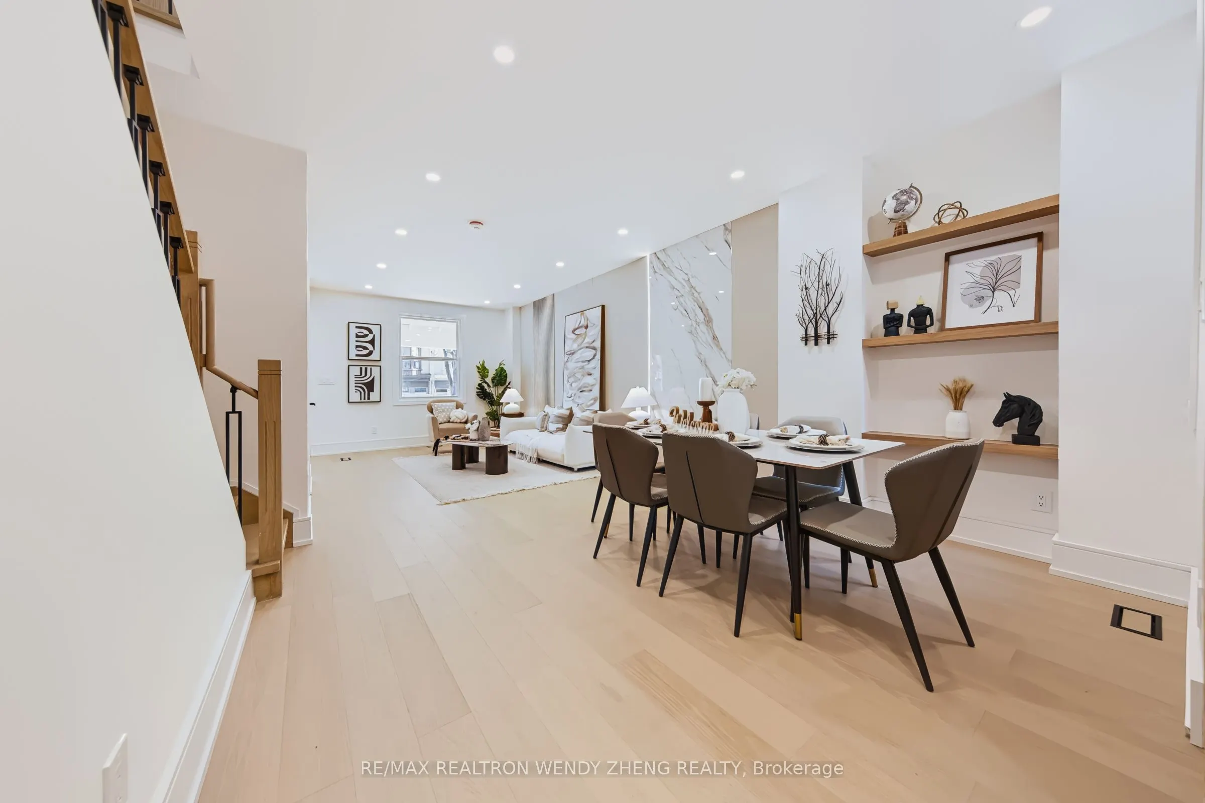 2179 Dundas Street W