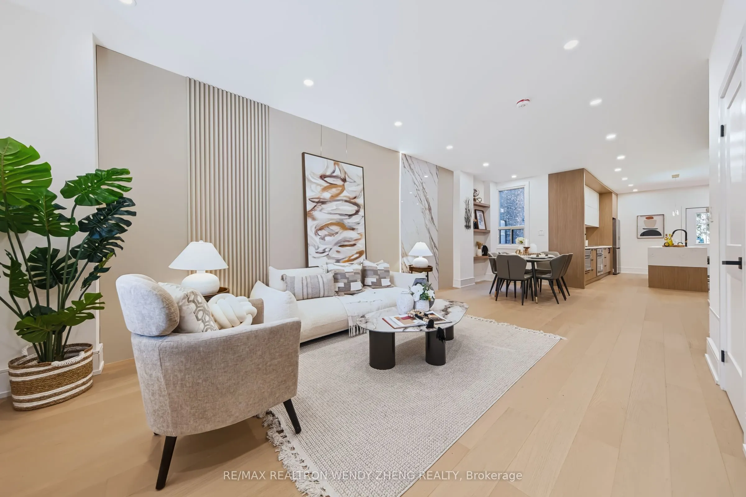 2179 Dundas Street W