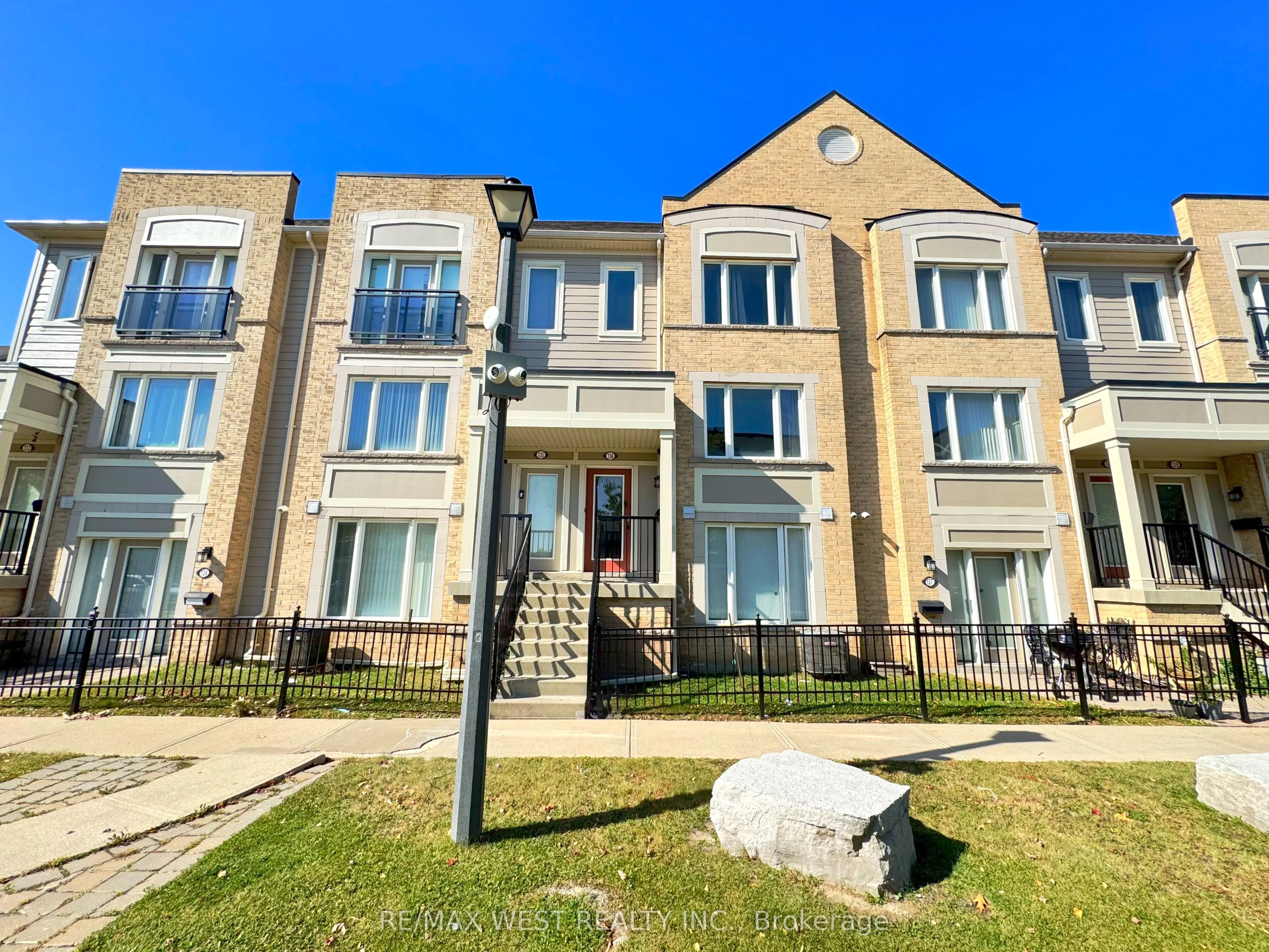 60 Fairwood Circle #136