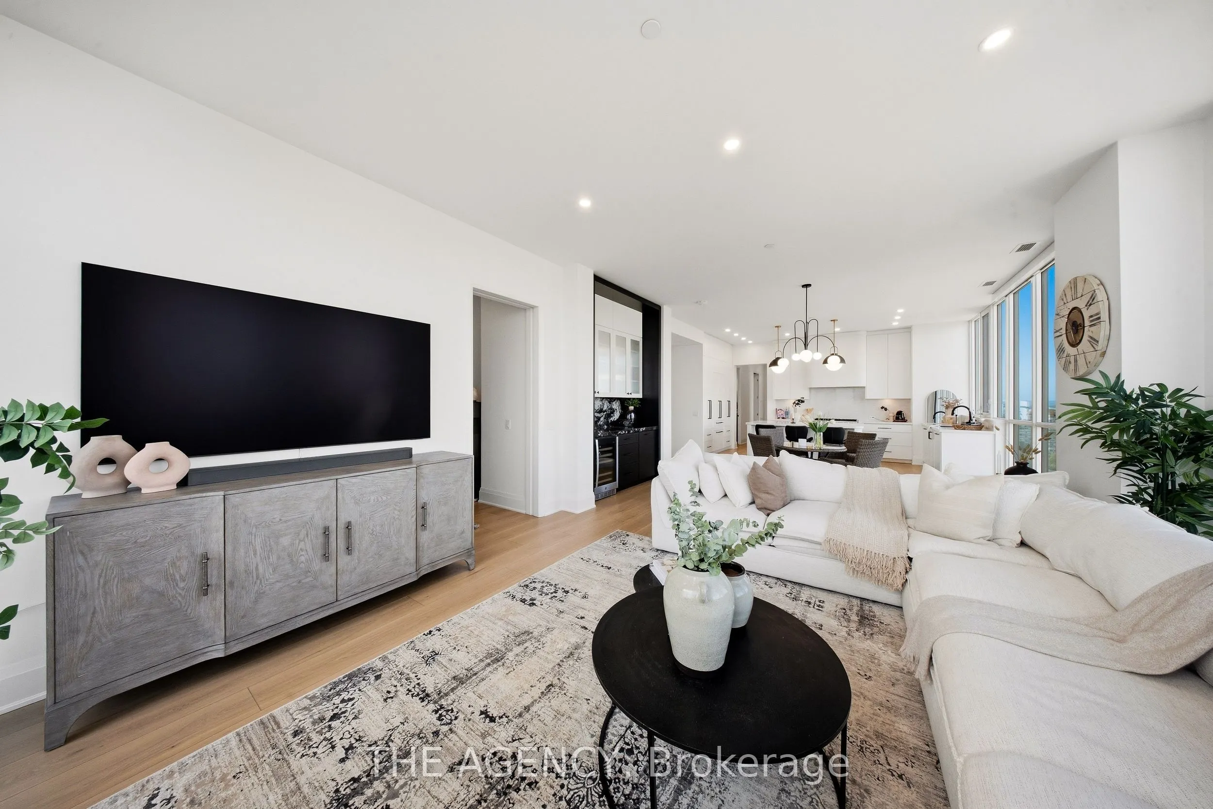 2007 James Street #2201