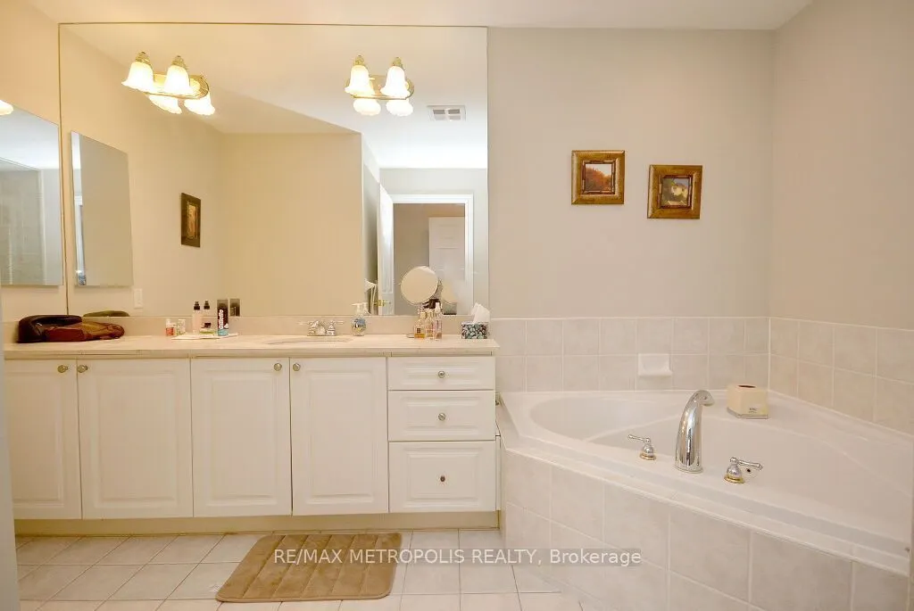25 Kingsbridge Garden Circle #2612