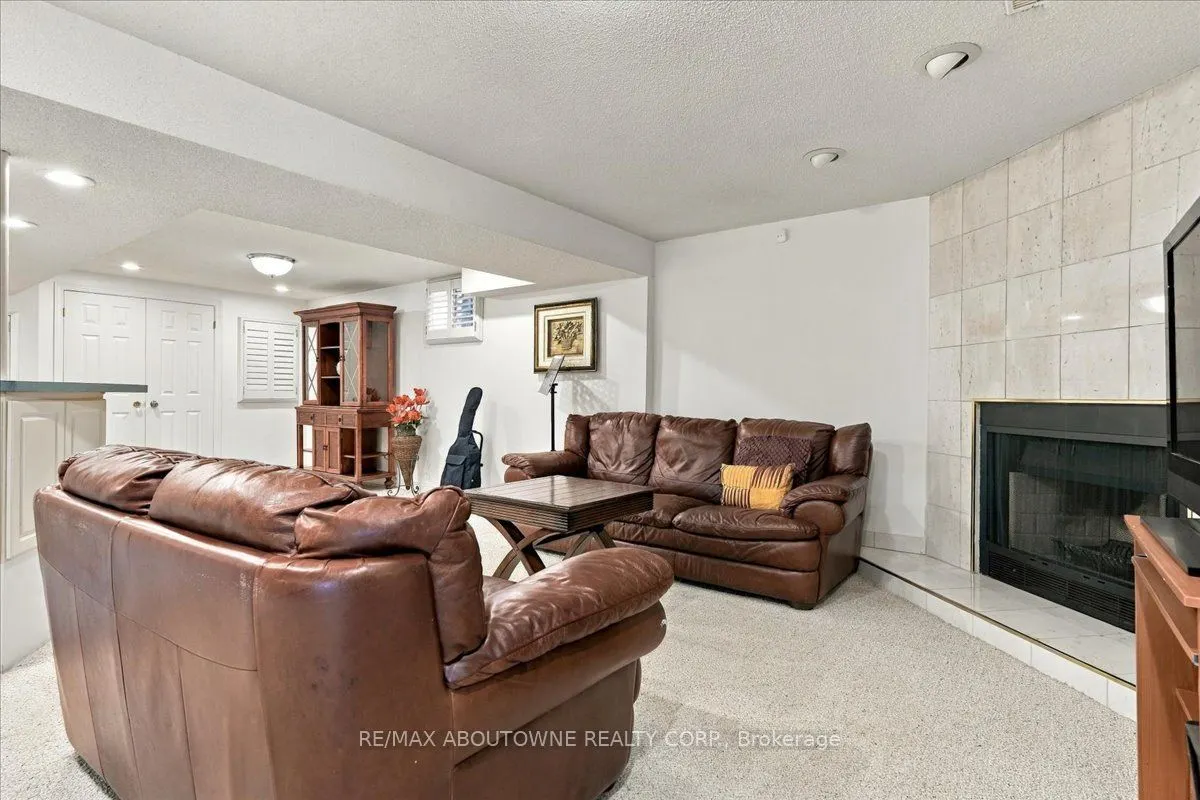 1374 Heritage Way #Lower