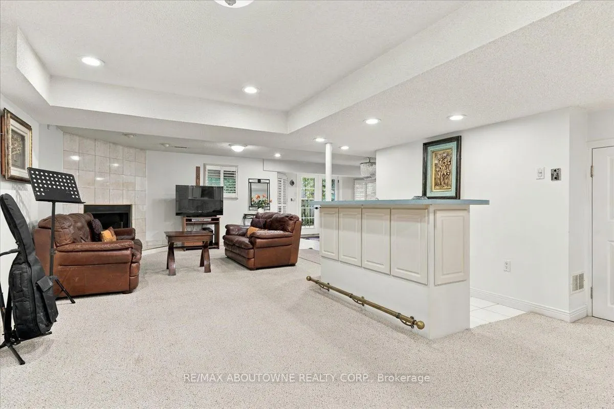1374 Heritage Way #Lower