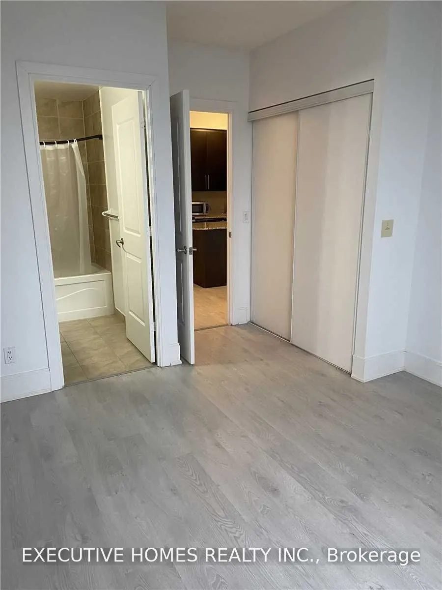 330 Burnhamthorpe Road #2707