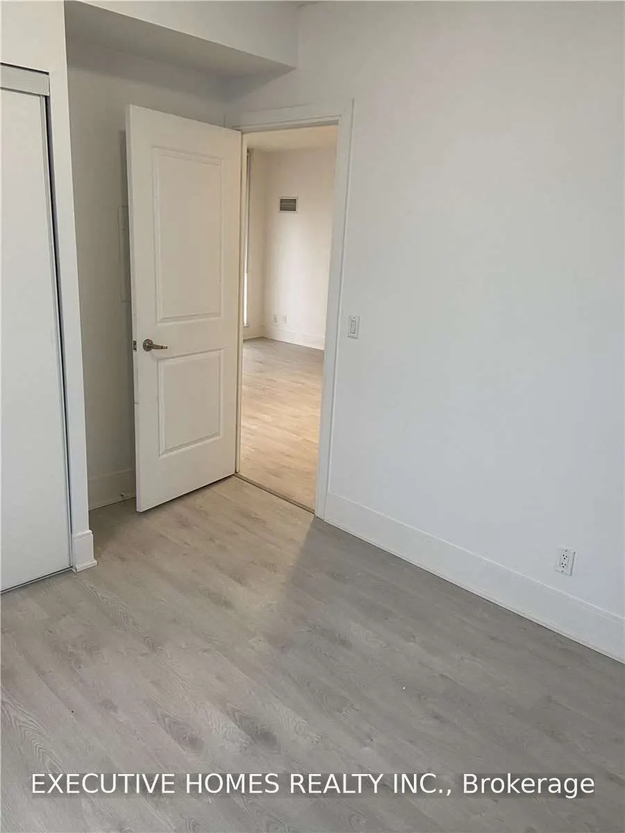 330 Burnhamthorpe Road #2707