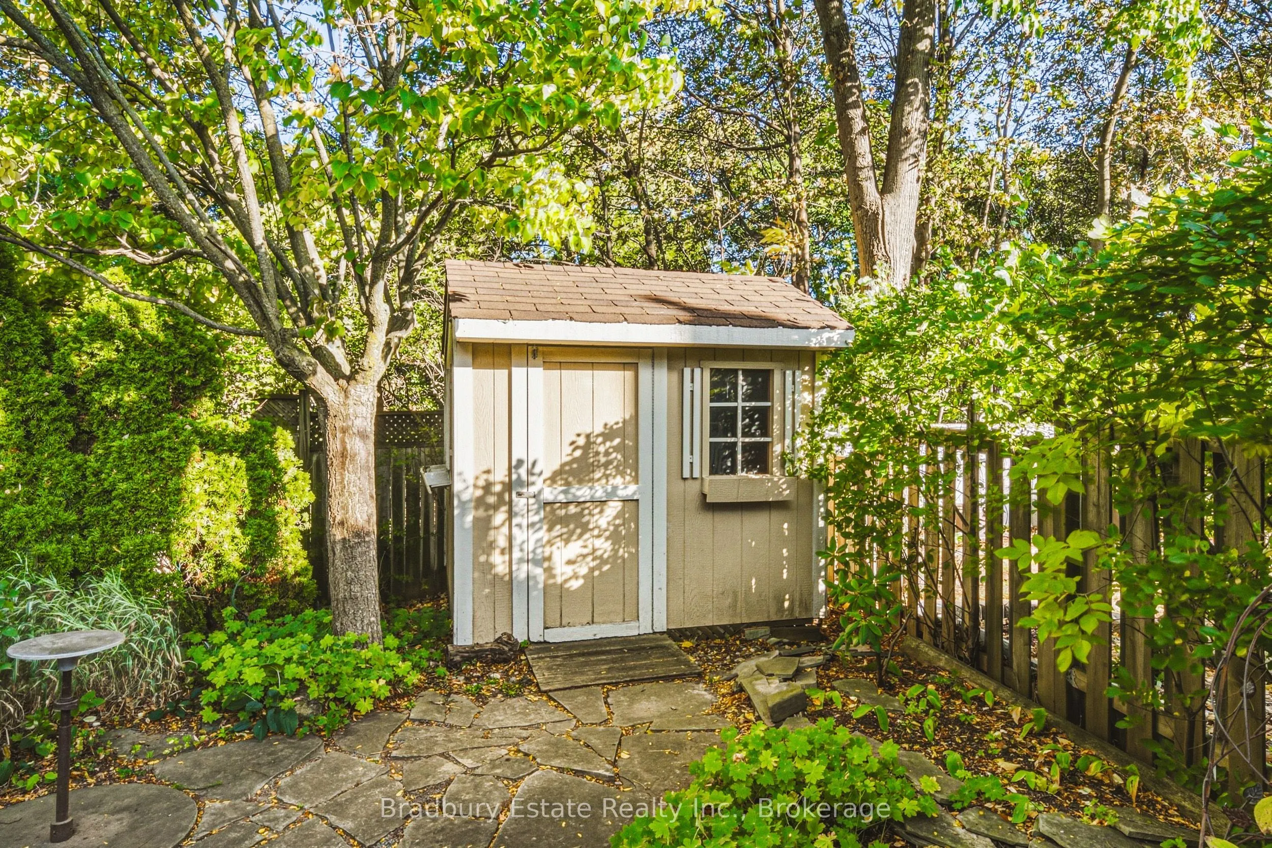 1106 HUNTLEY Court
