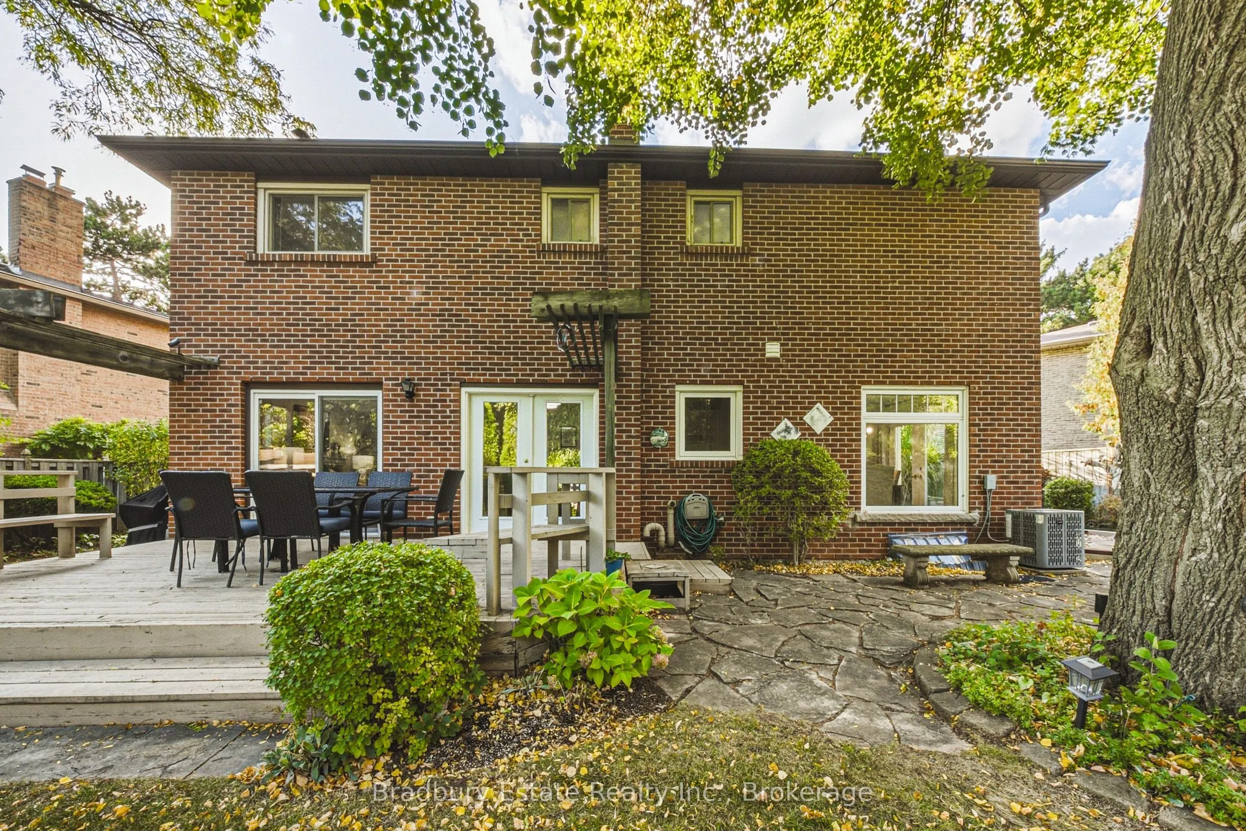 1106 HUNTLEY Court