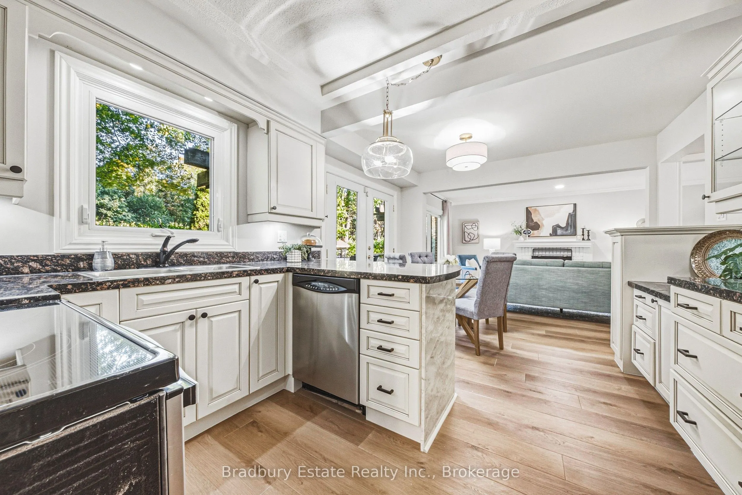 1106 HUNTLEY Court