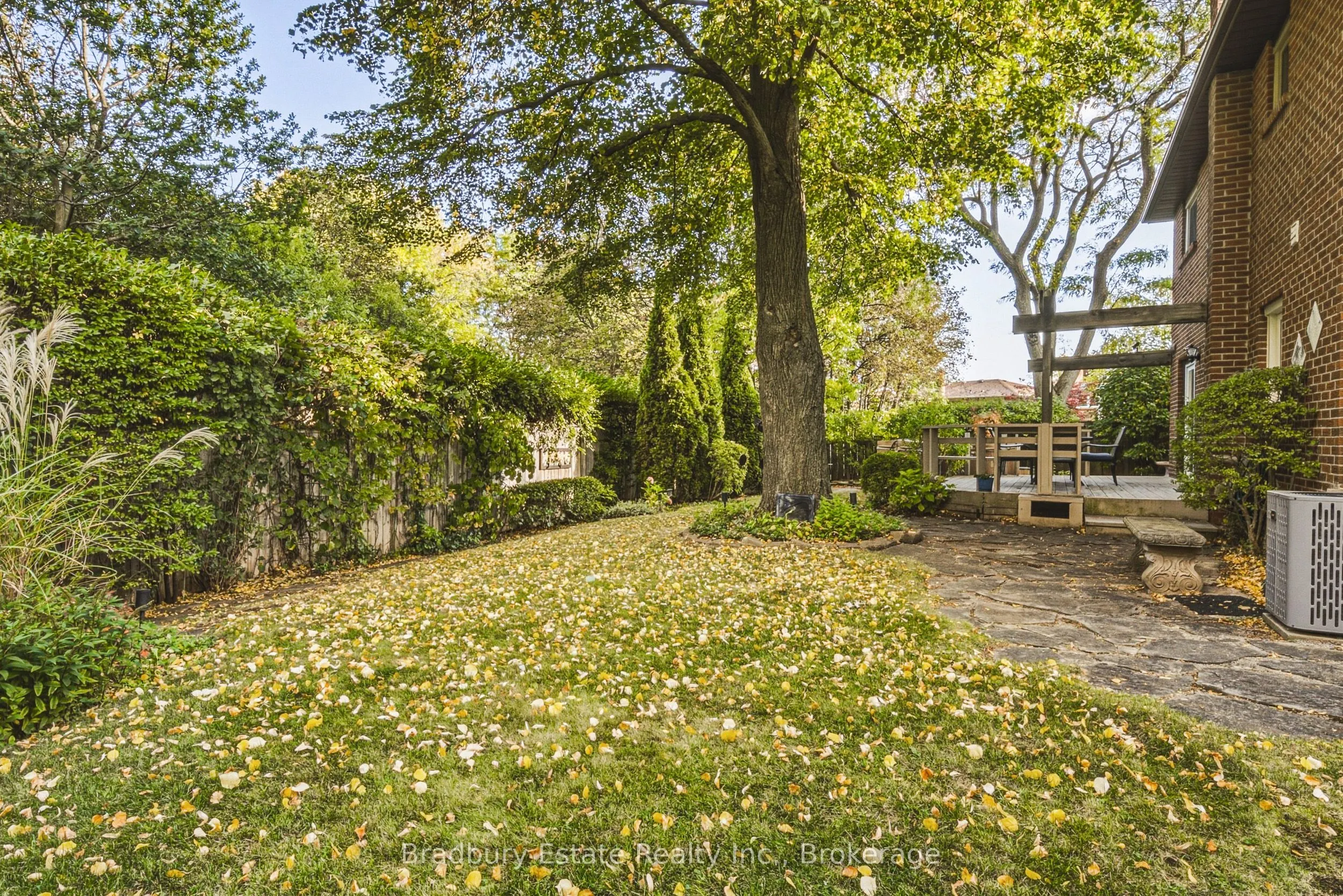 1106 HUNTLEY Court