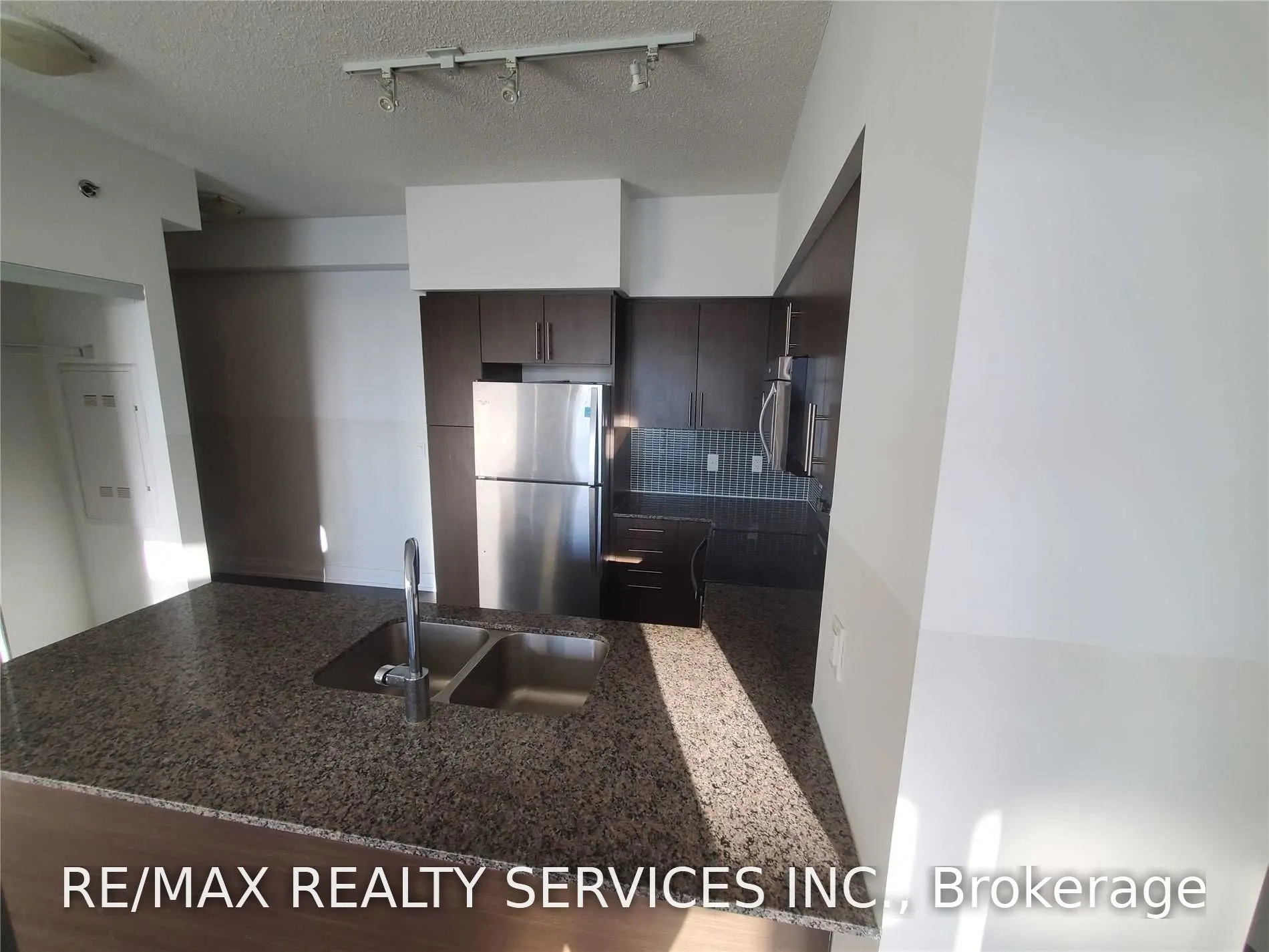 65 Speers Road #1701