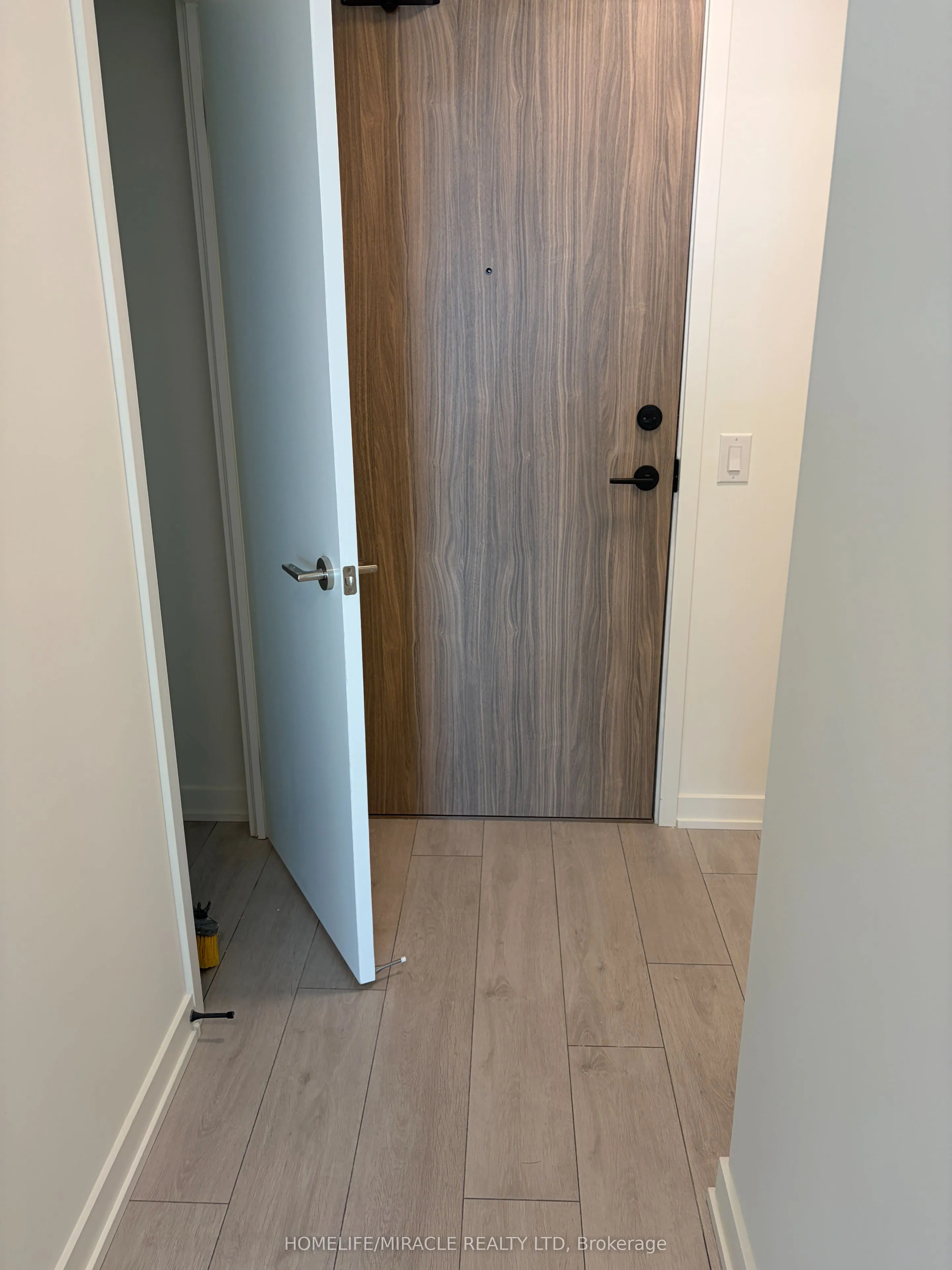 1381 Lakeshore Road E #523