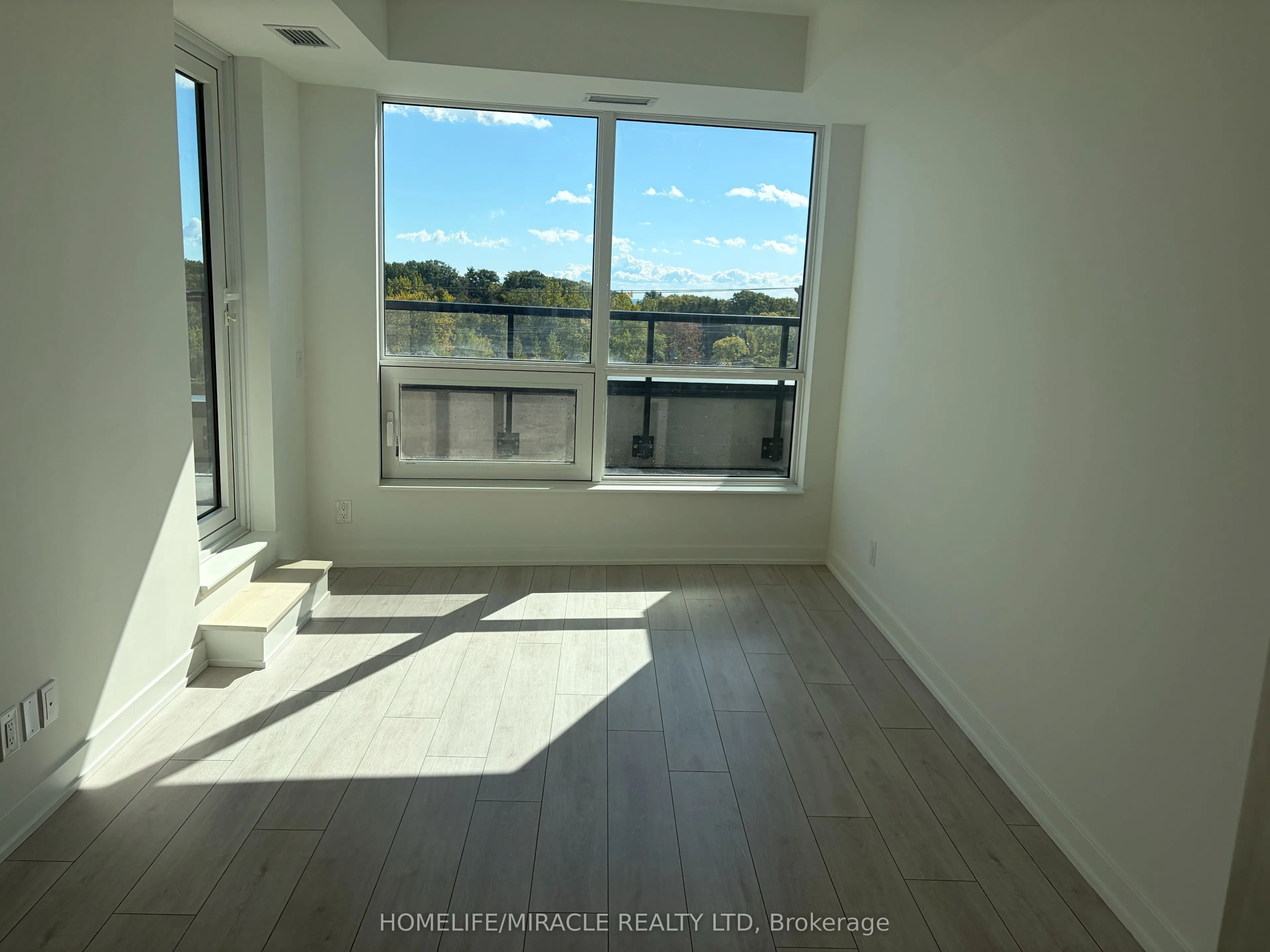 1381 Lakeshore Road E #523
