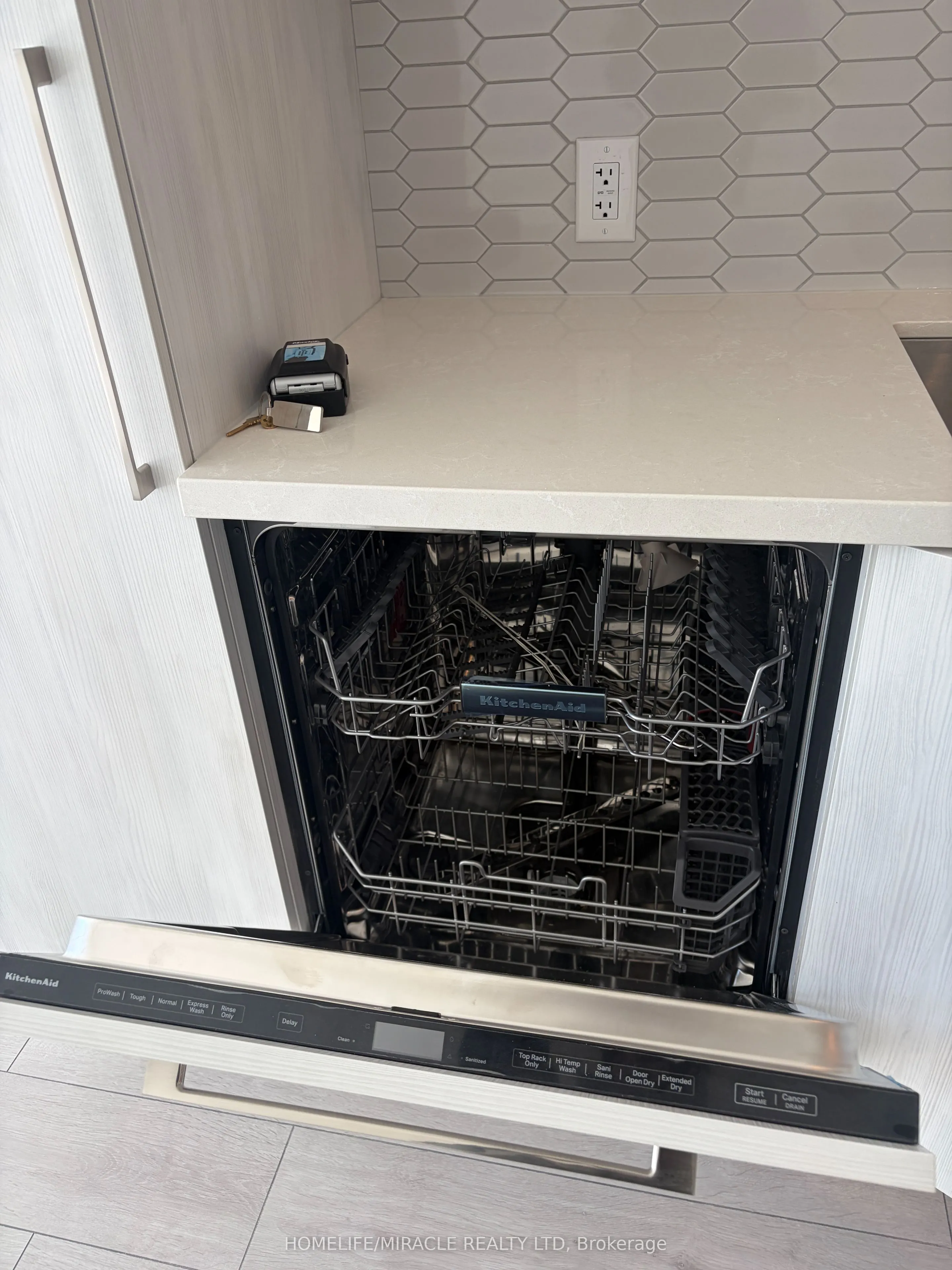 1381 Lakeshore Road E #523