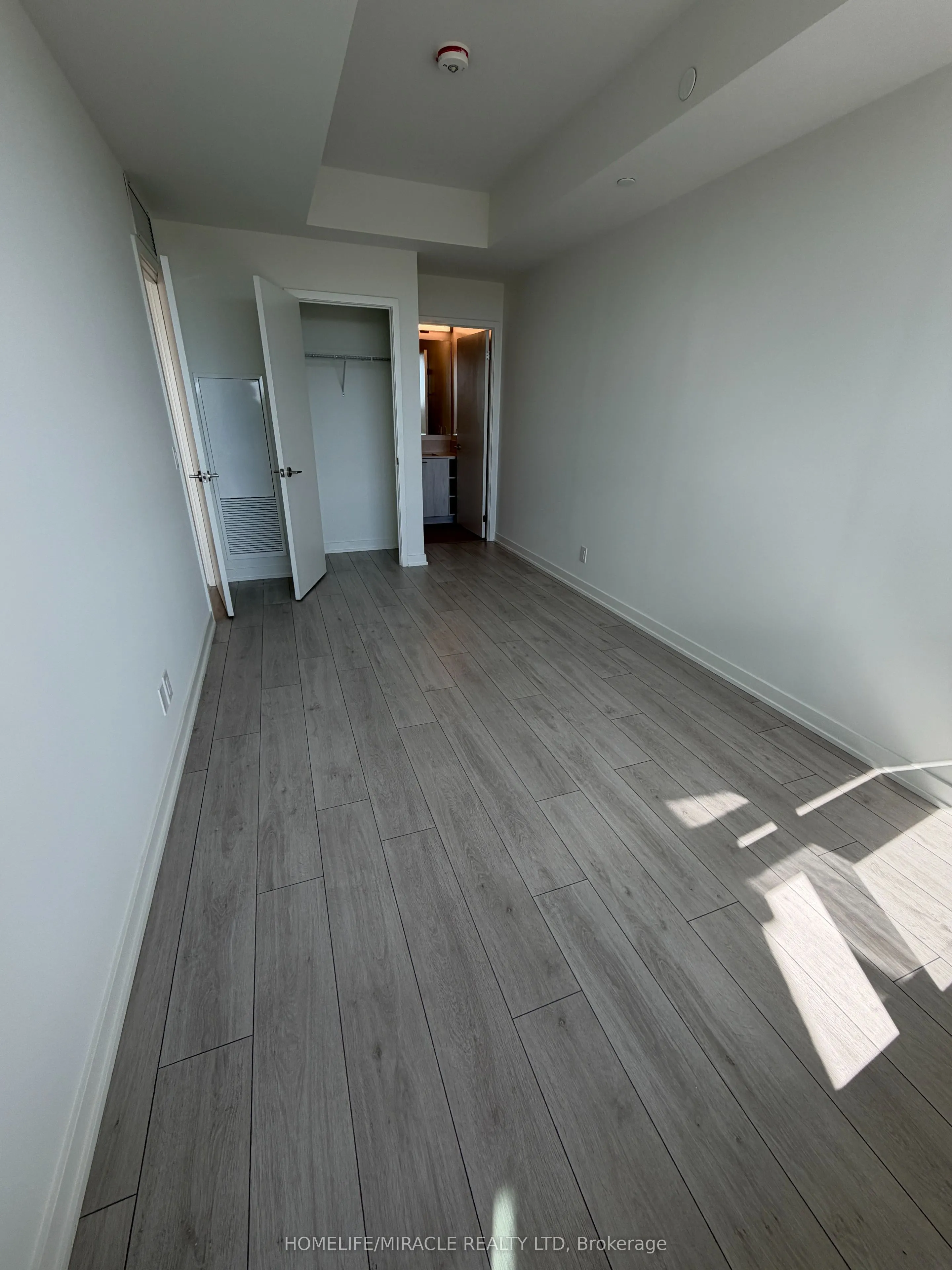 1381 Lakeshore Road E #523