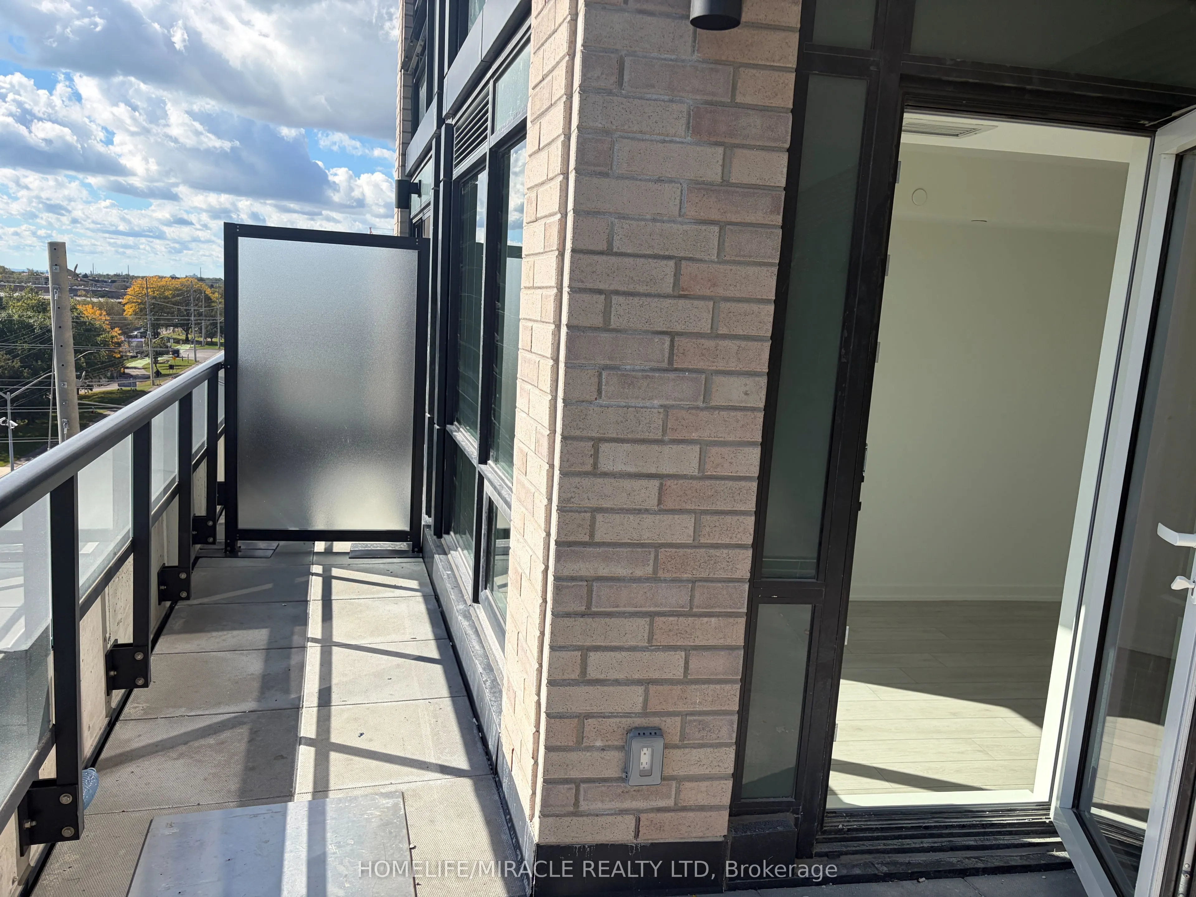 1381 Lakeshore Road E #523