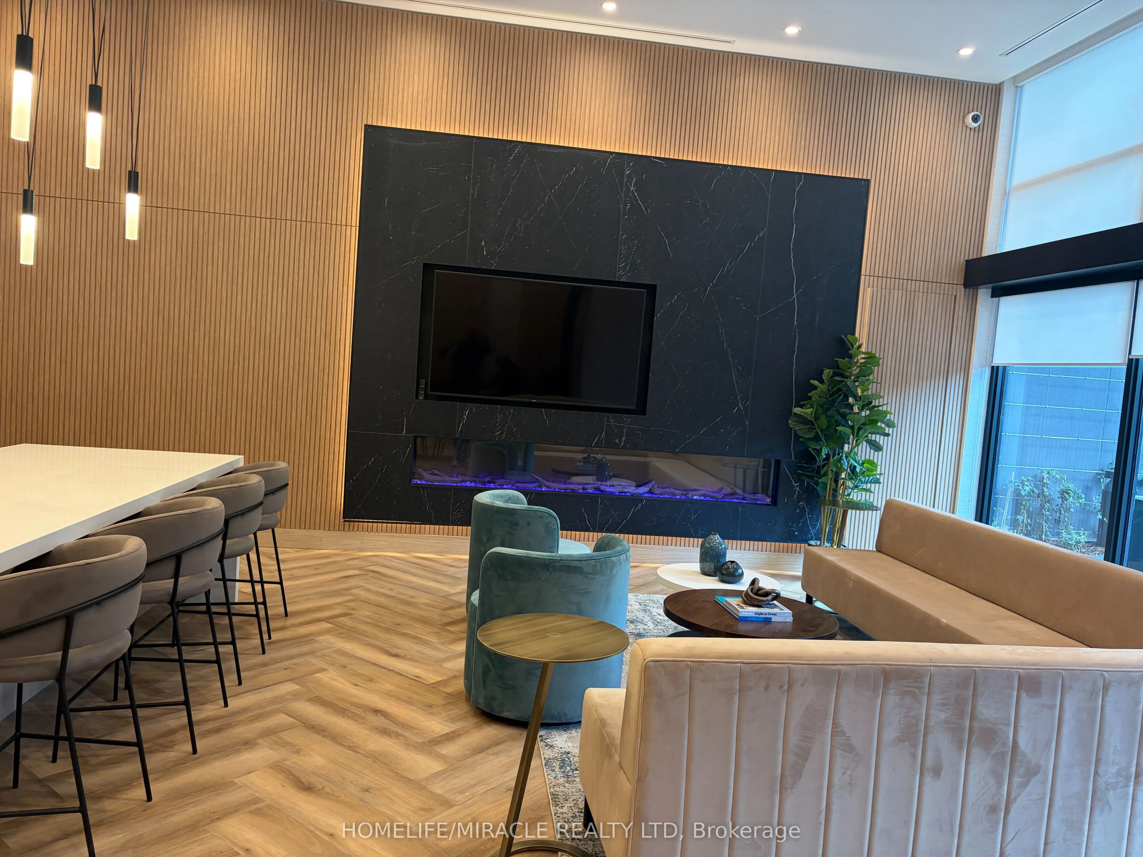 1381 Lakeshore Road E #523
