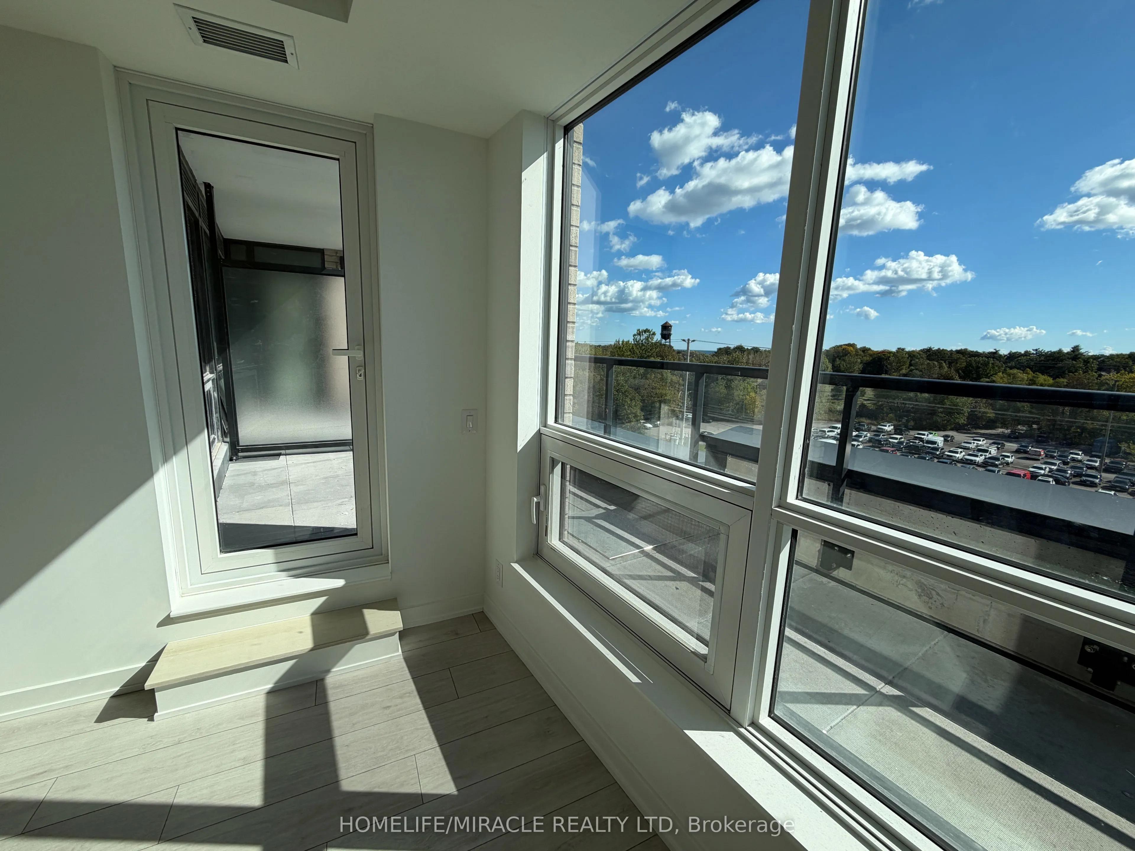 1381 Lakeshore Road E #523