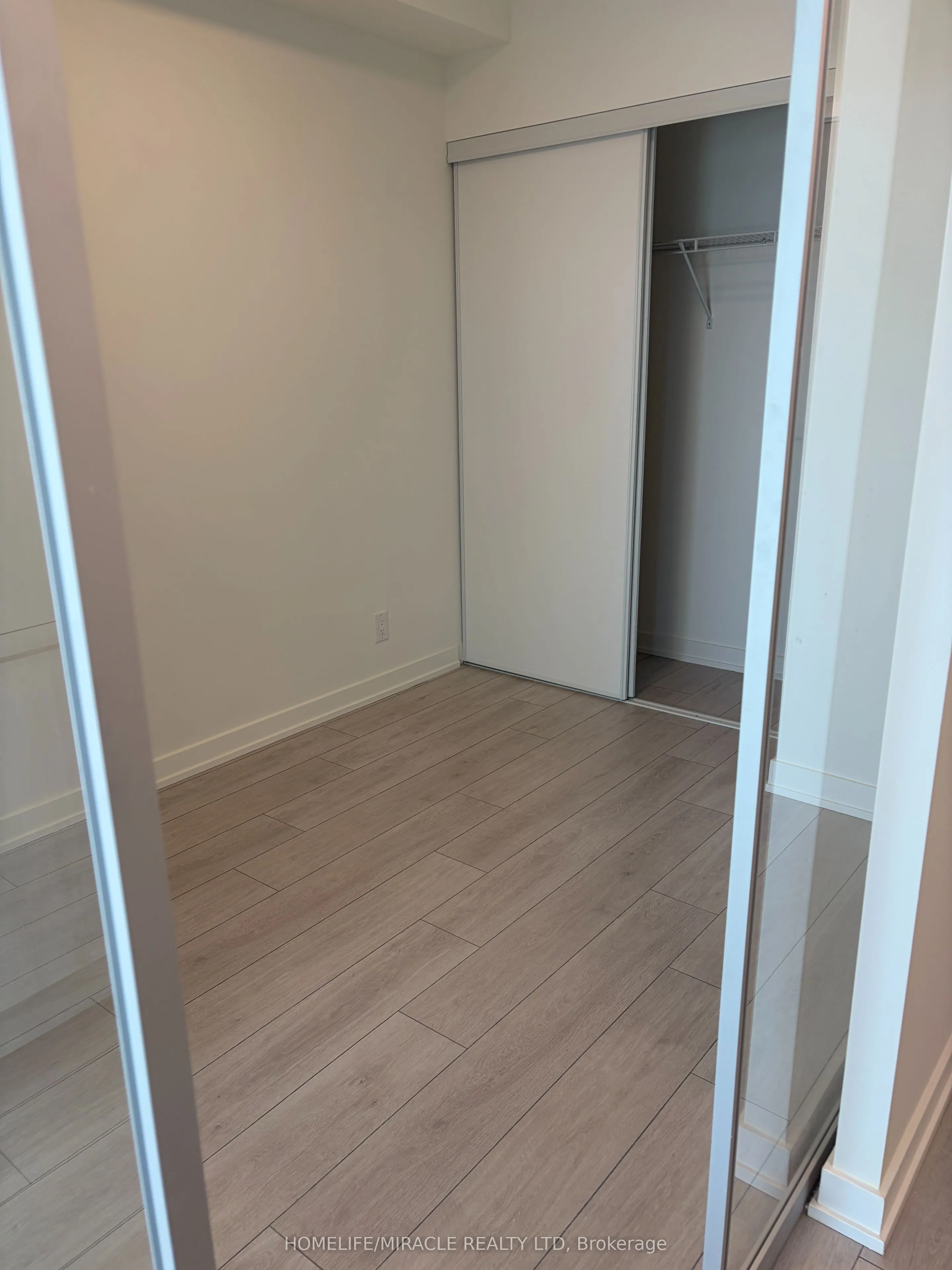 1381 Lakeshore Road E #523