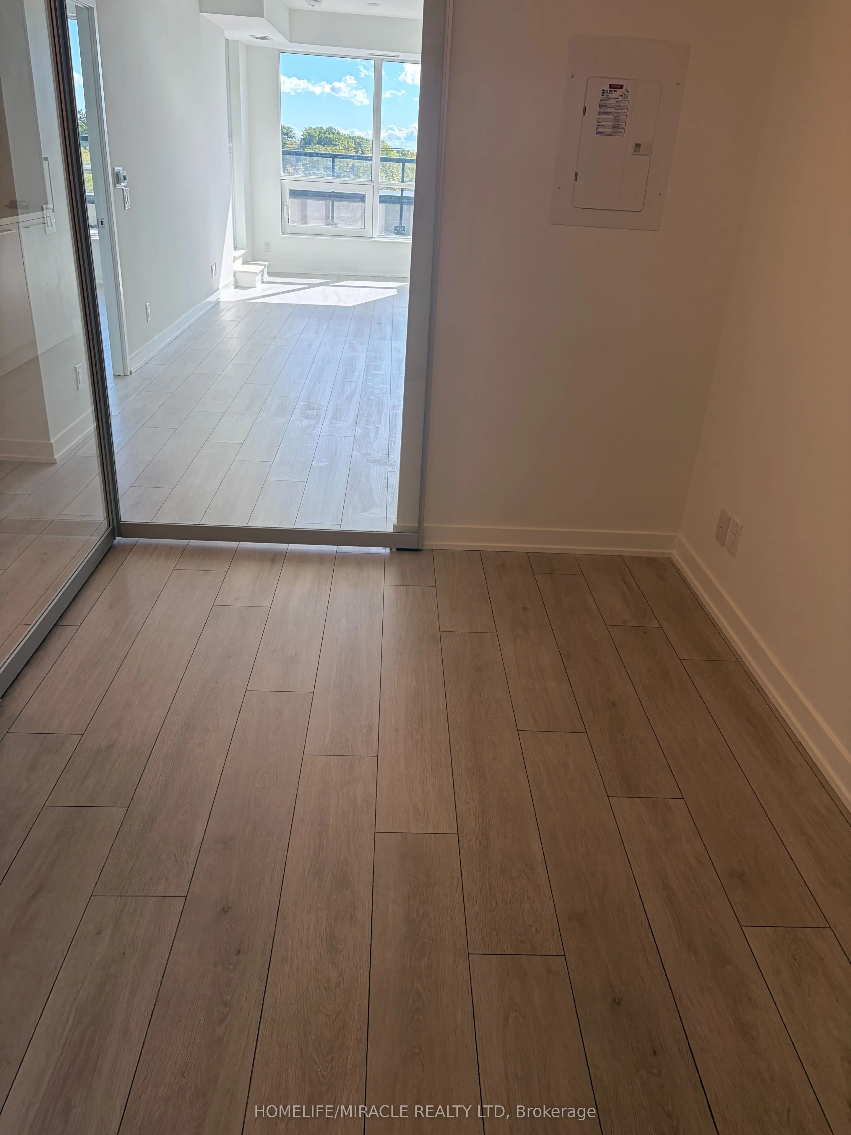 1381 Lakeshore Road E #523