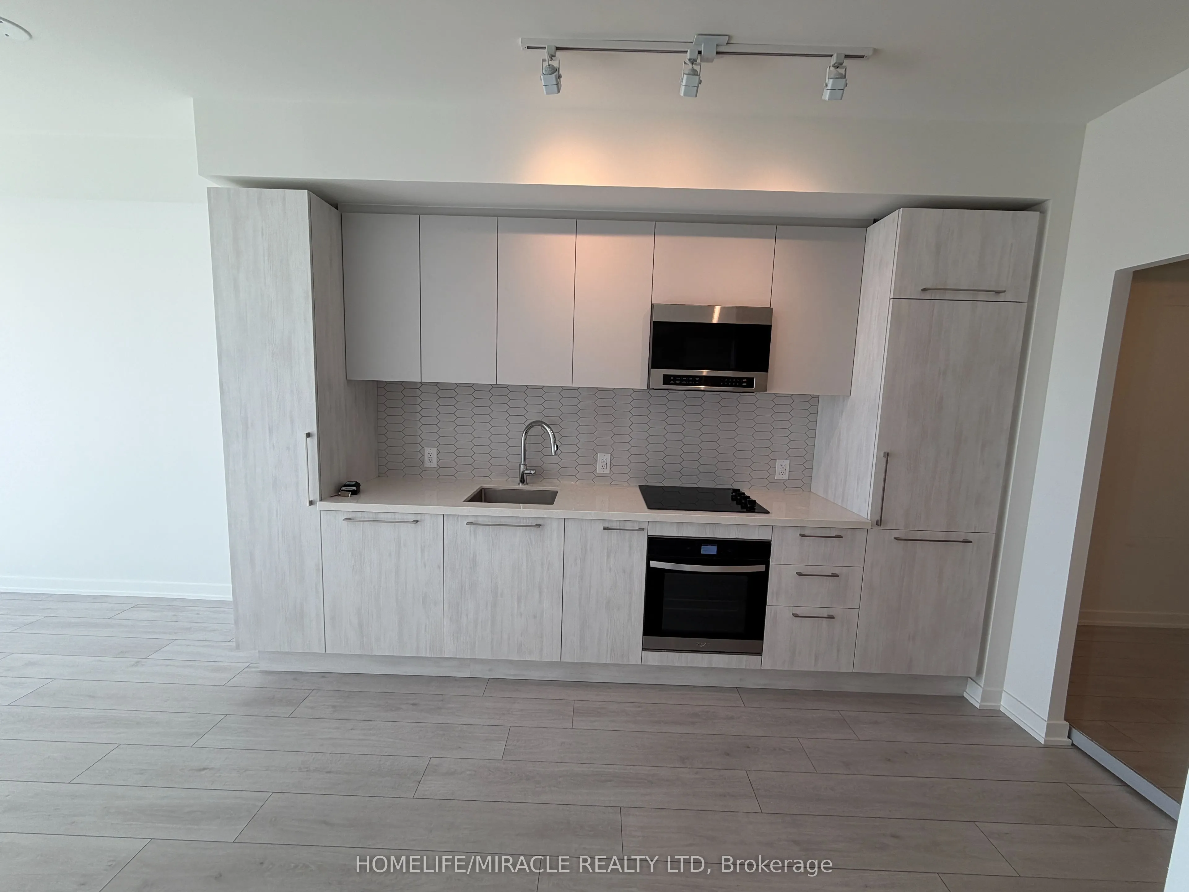1381 Lakeshore Road E #523