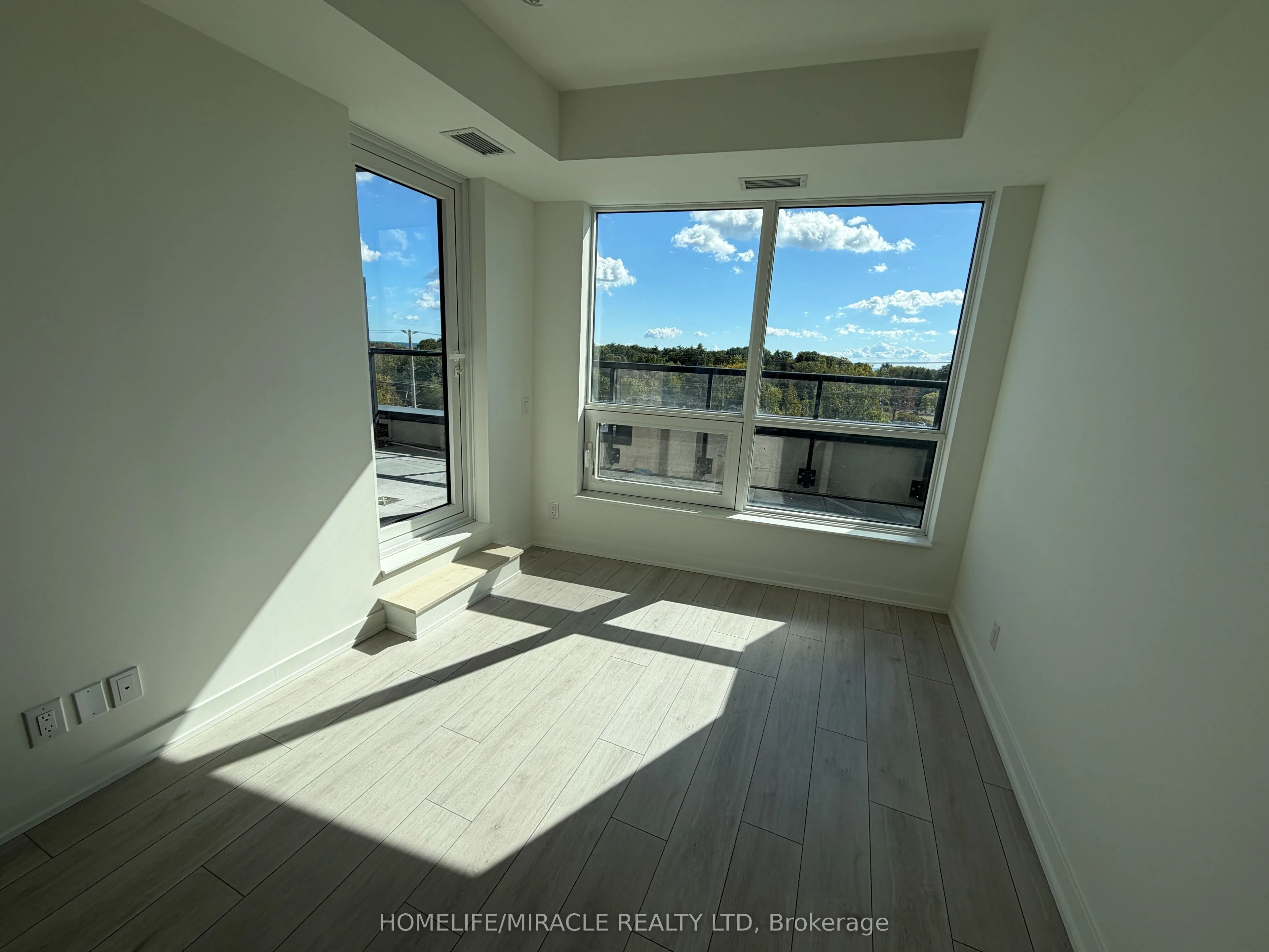 1381 Lakeshore Road E #523