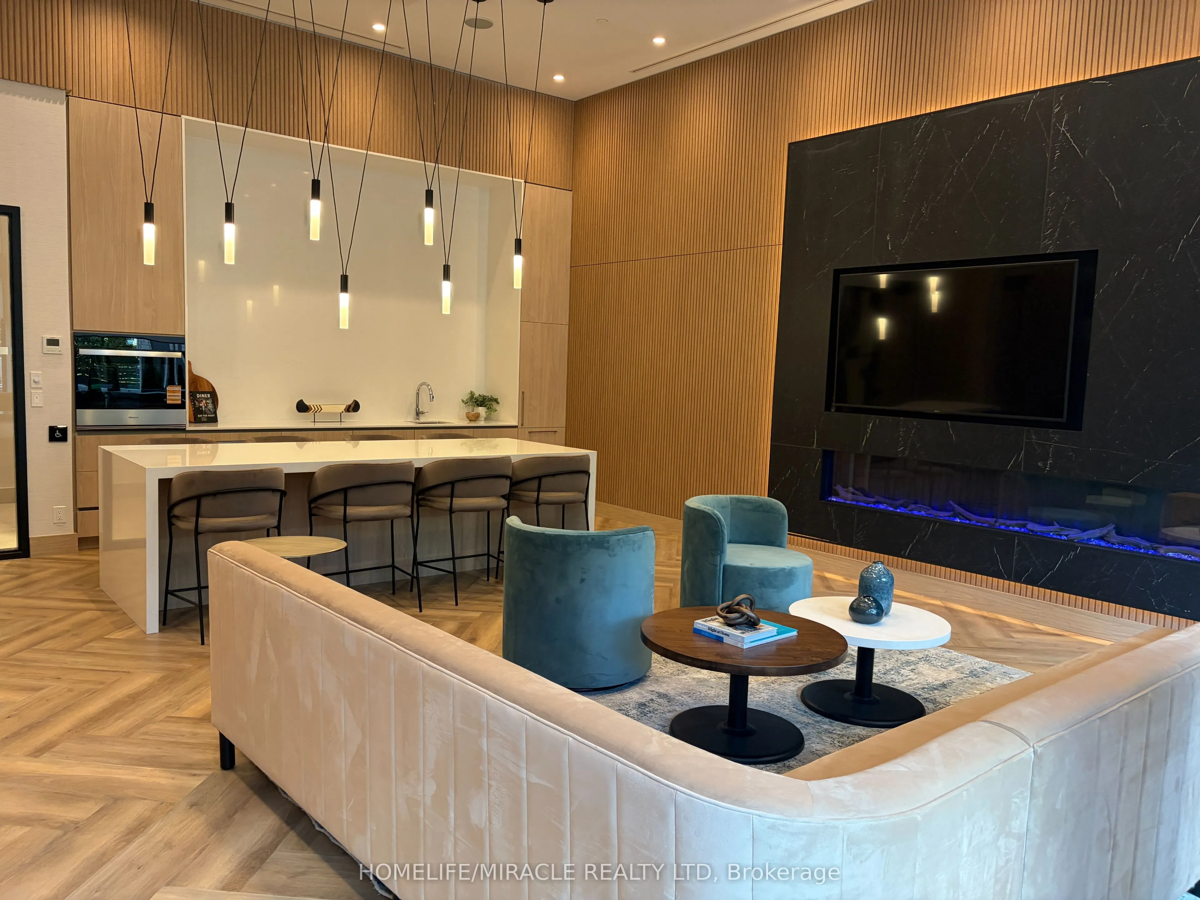 1381 Lakeshore Road E #523