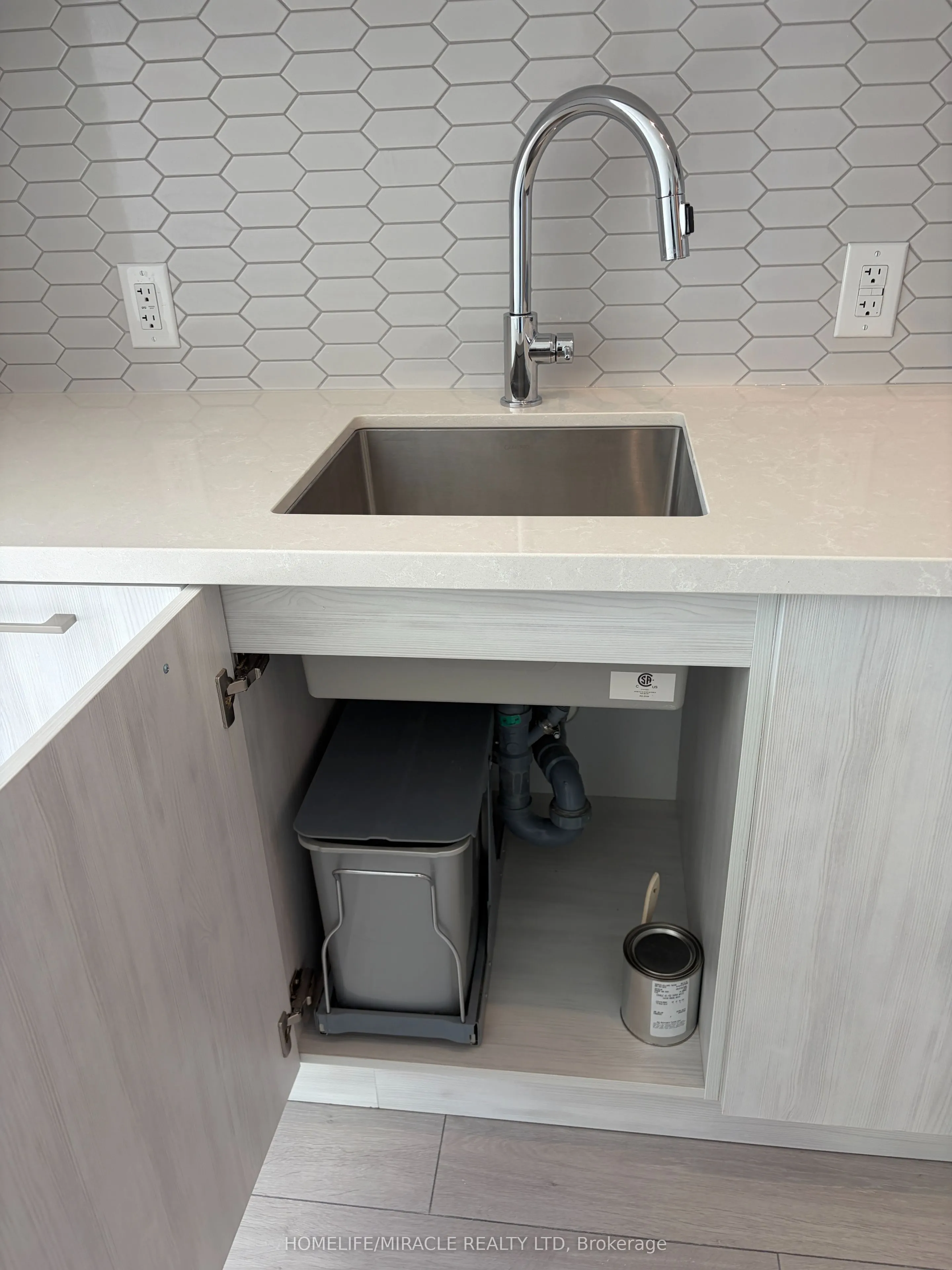 1381 Lakeshore Road E #523