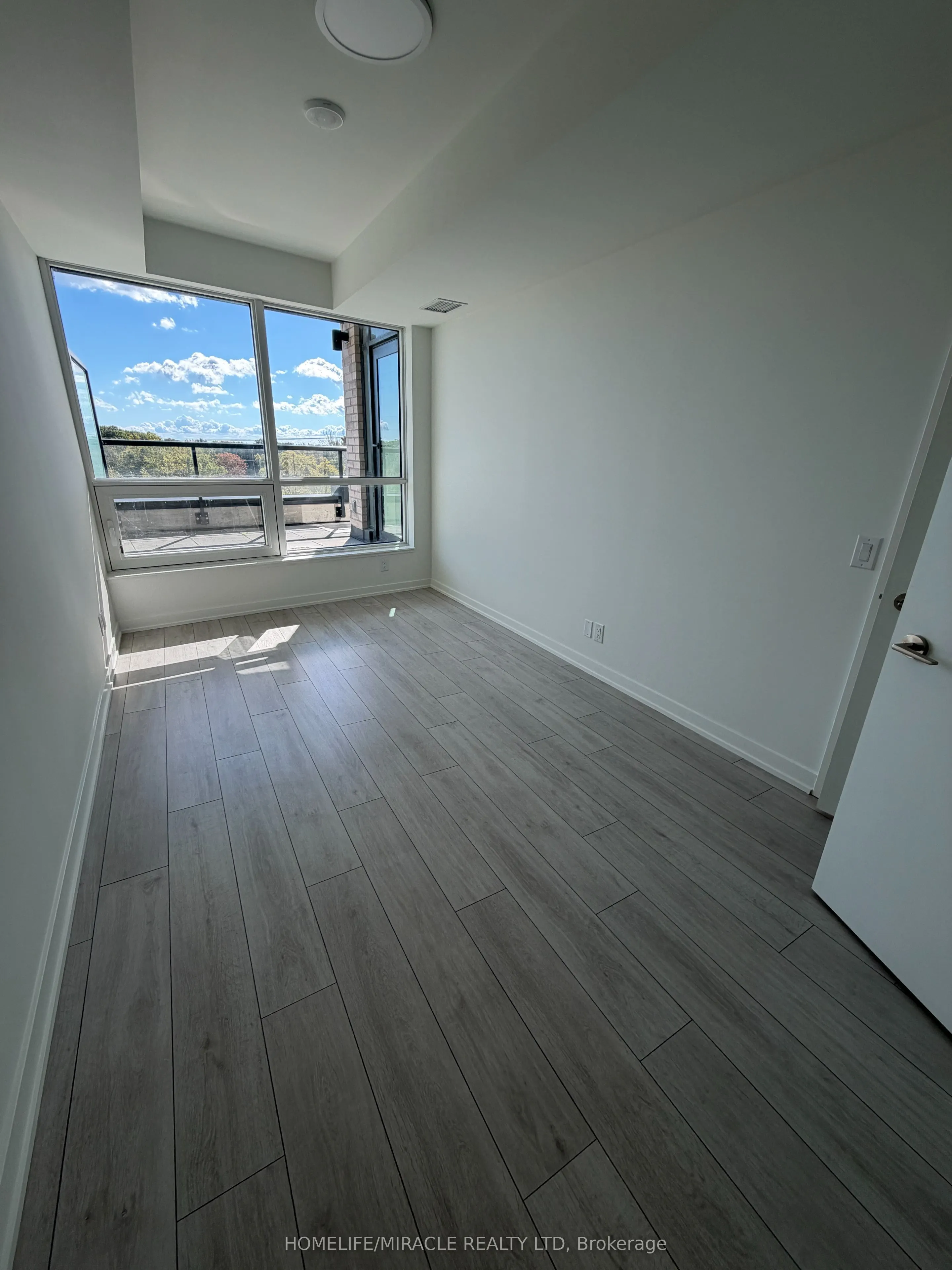 1381 Lakeshore Road E #523