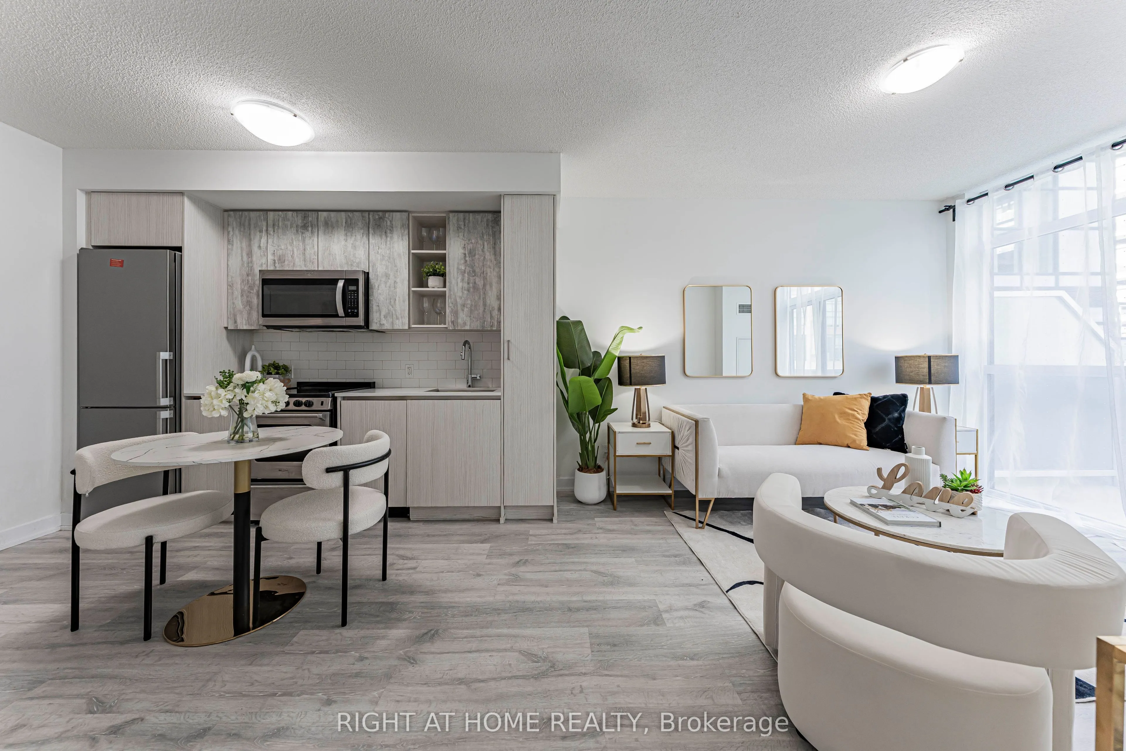 251 Manitoba Street #402