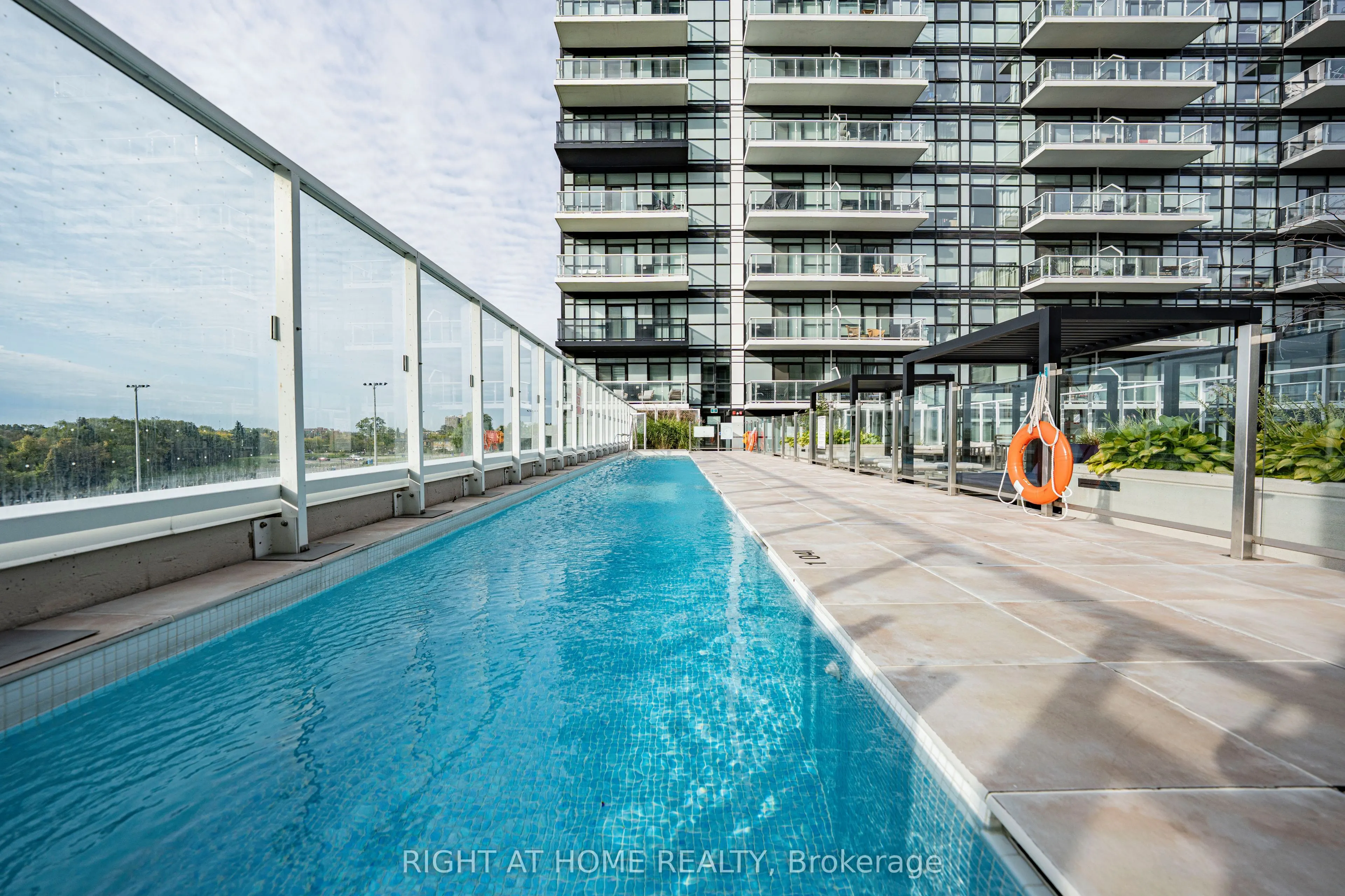 251 Manitoba Street #402