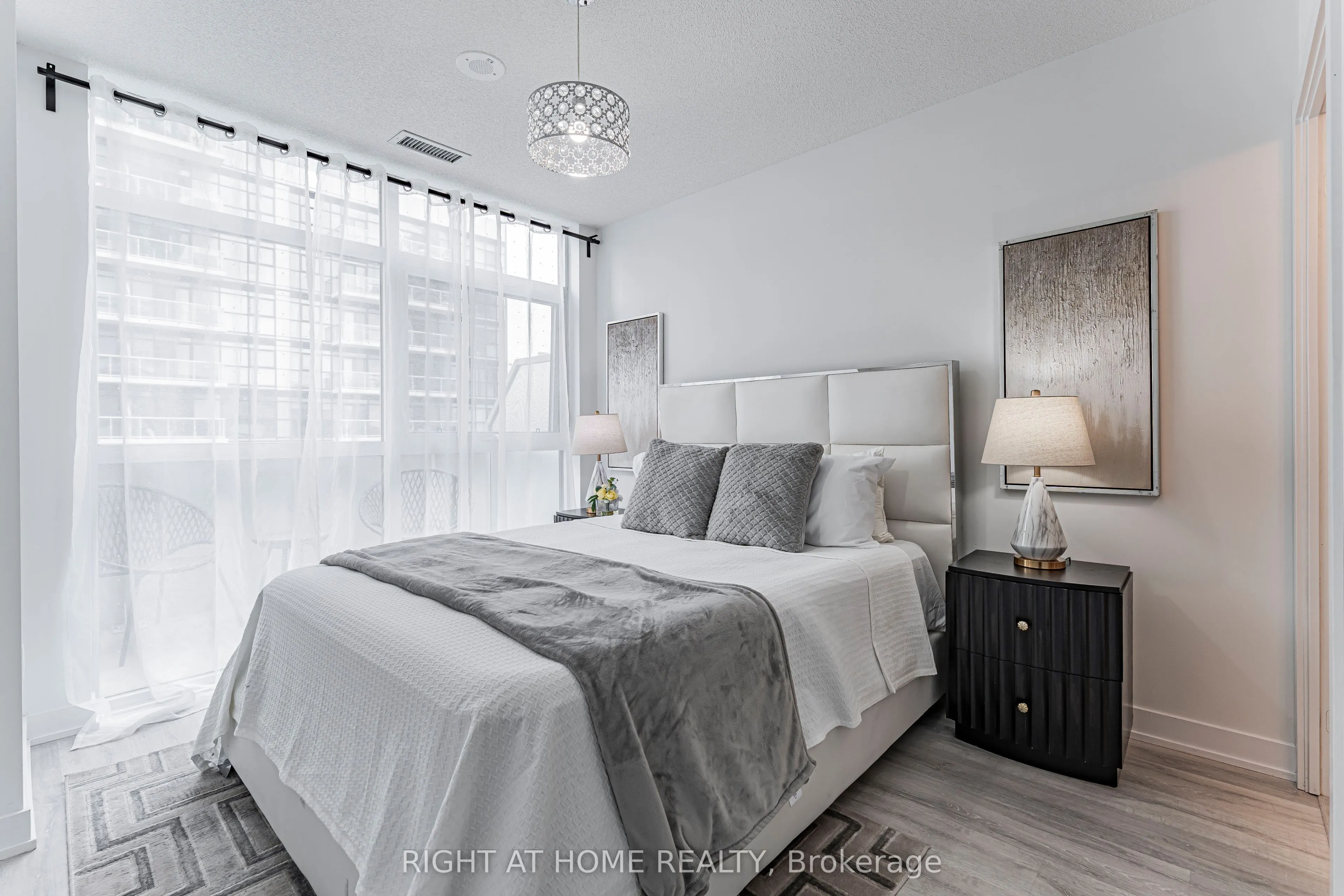 251 Manitoba Street #402