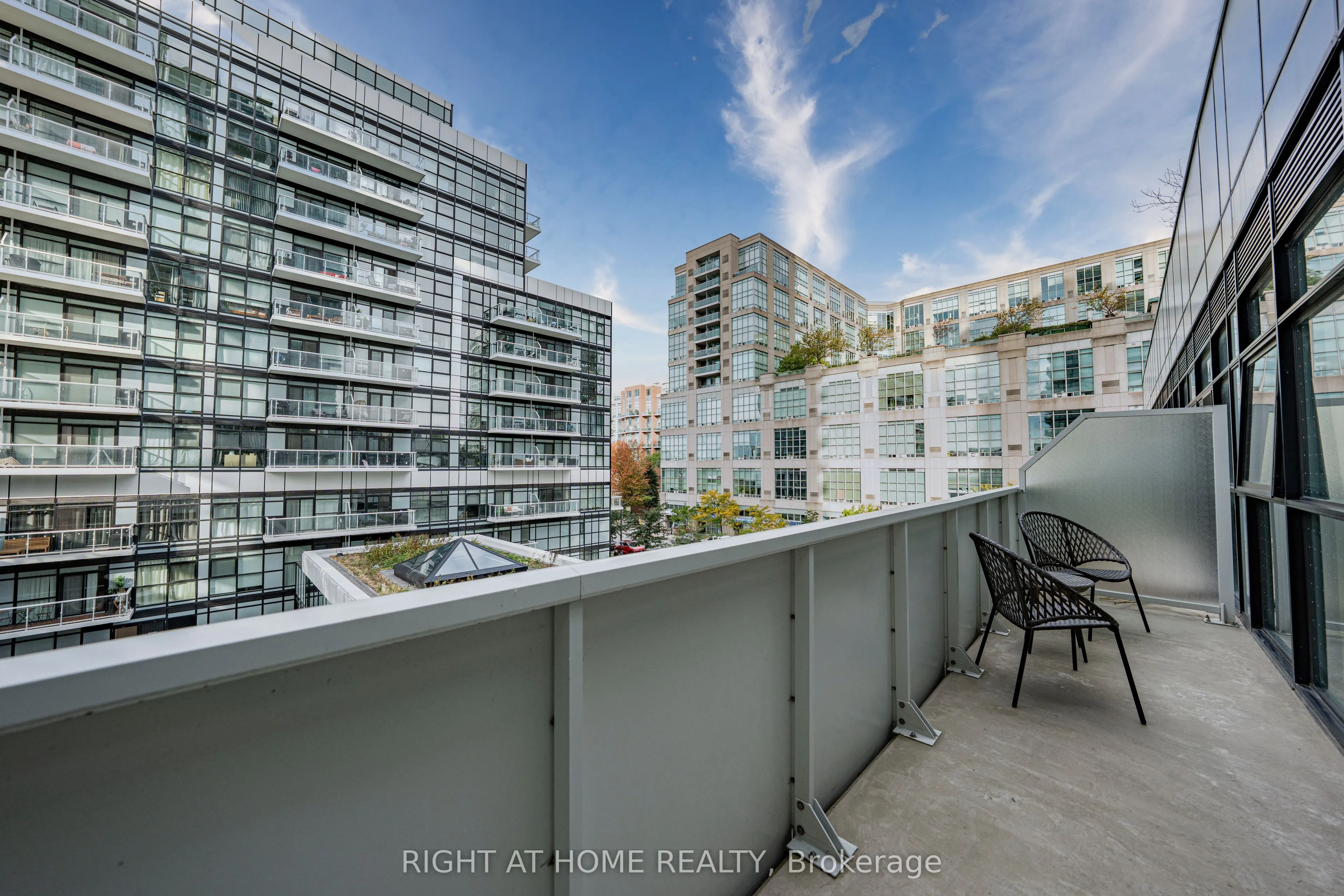 251 Manitoba Street #402