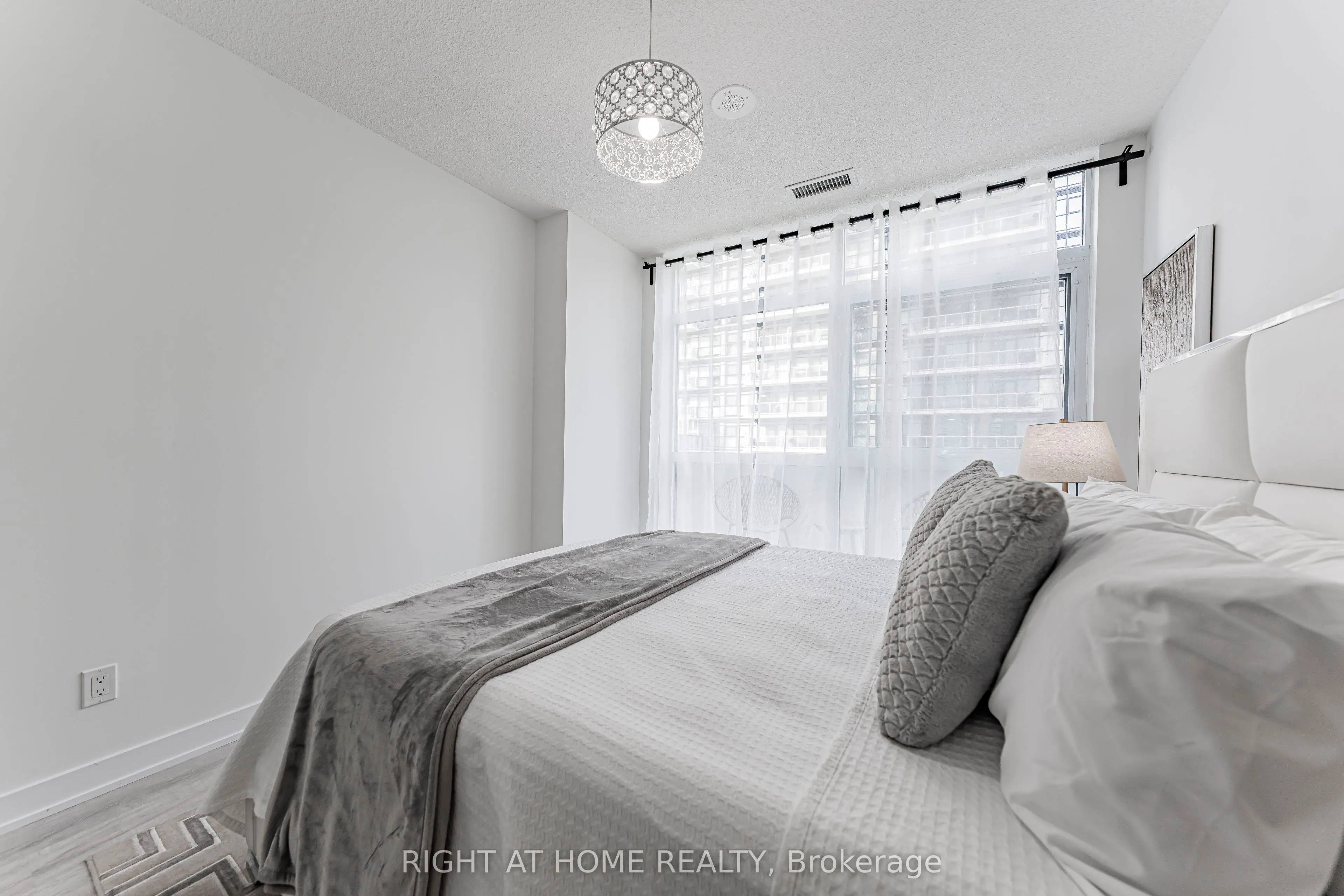 251 Manitoba Street #402