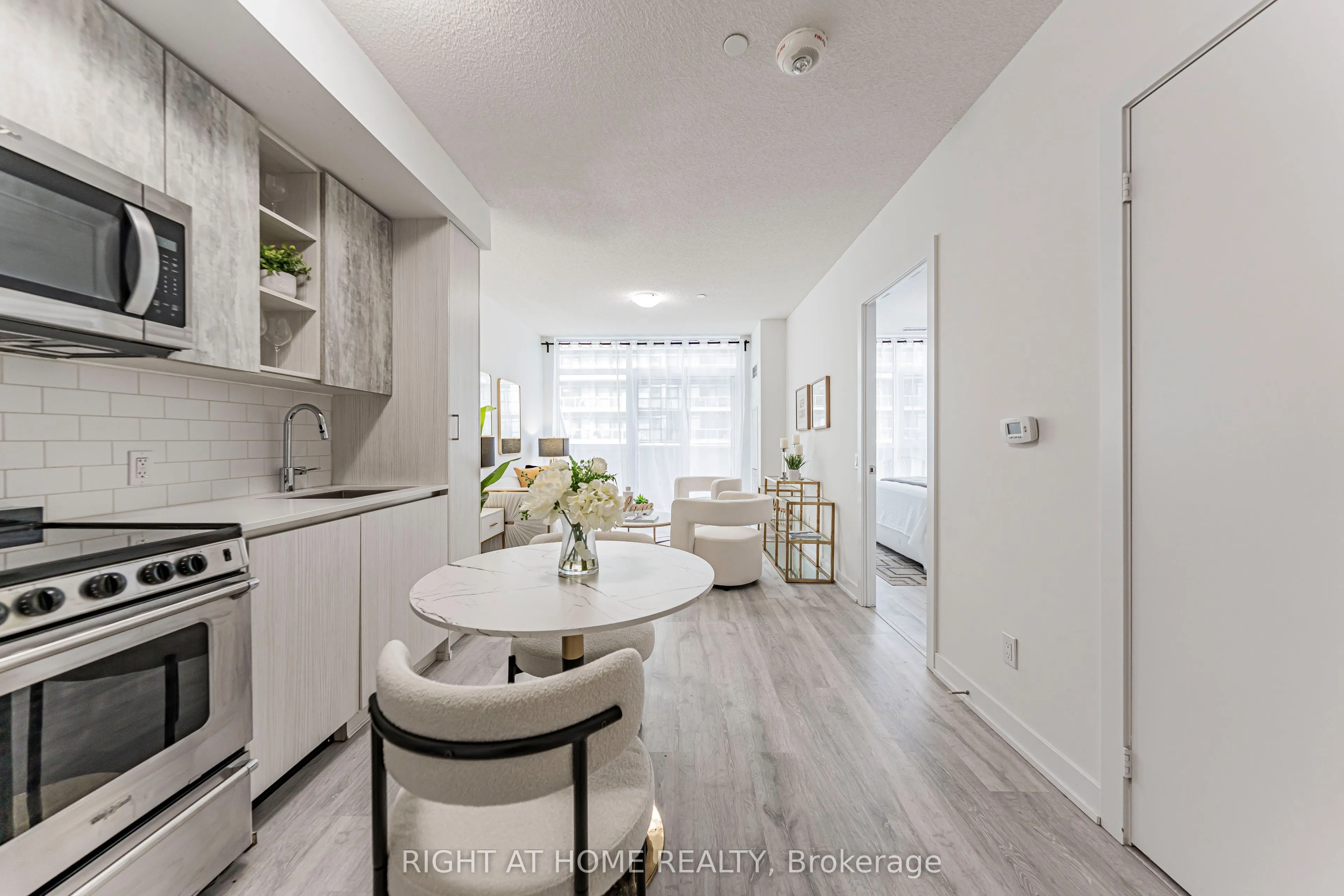 251 Manitoba Street #402