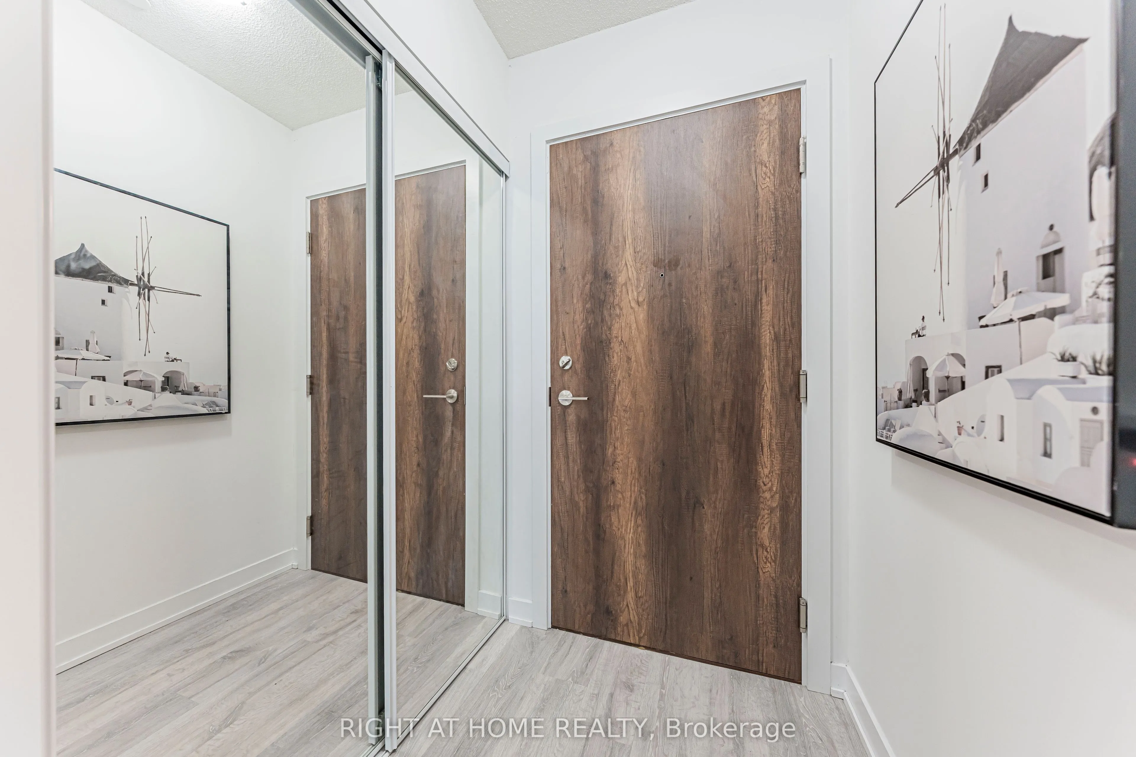 251 Manitoba Street #402