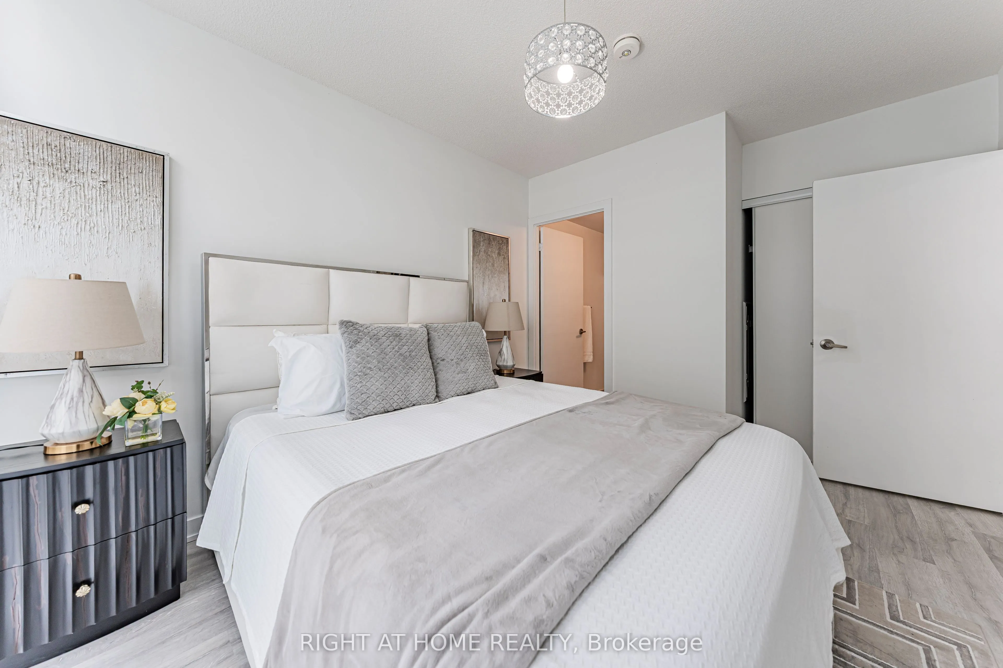 251 Manitoba Street #402