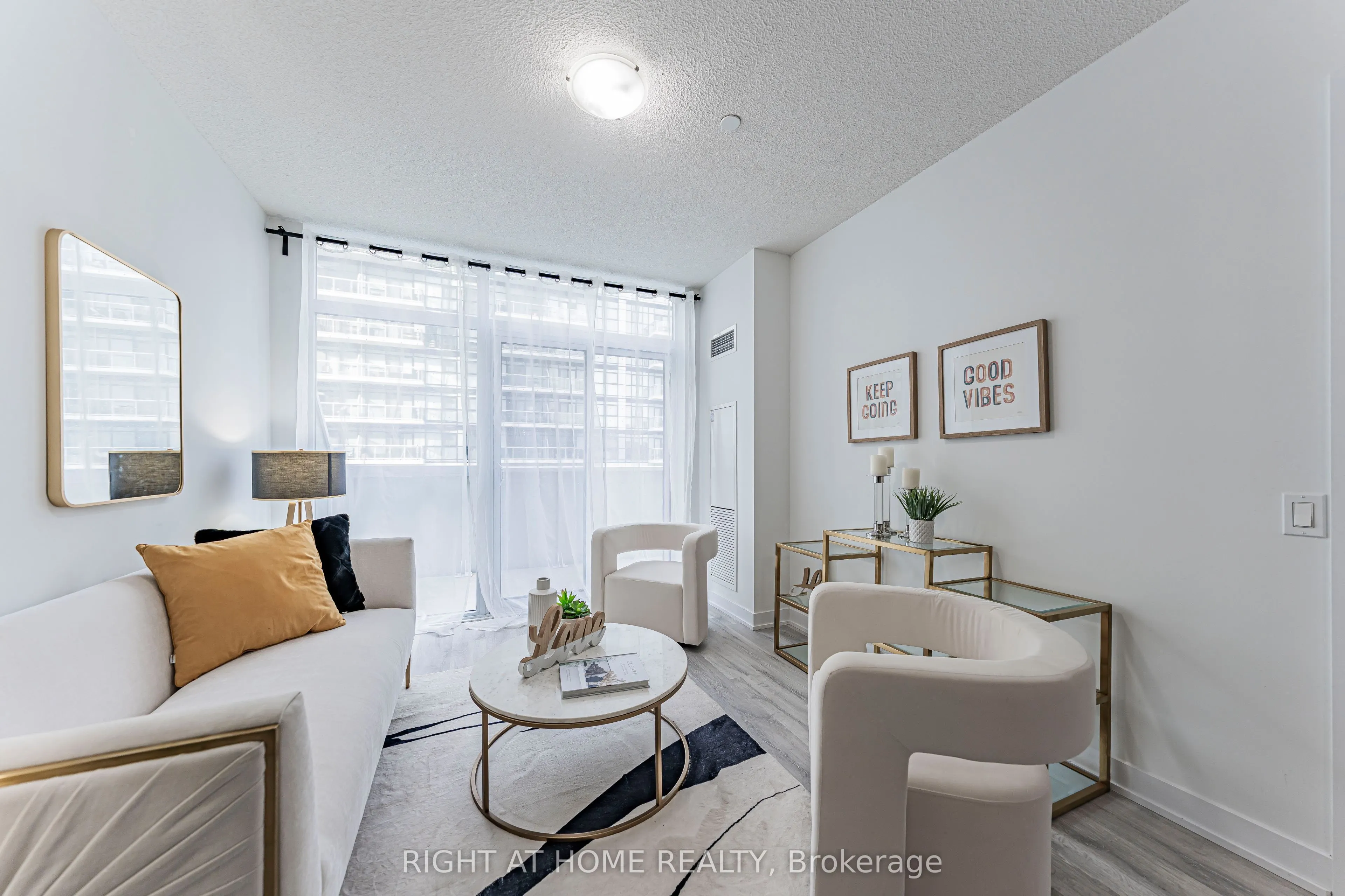 251 Manitoba Street #402